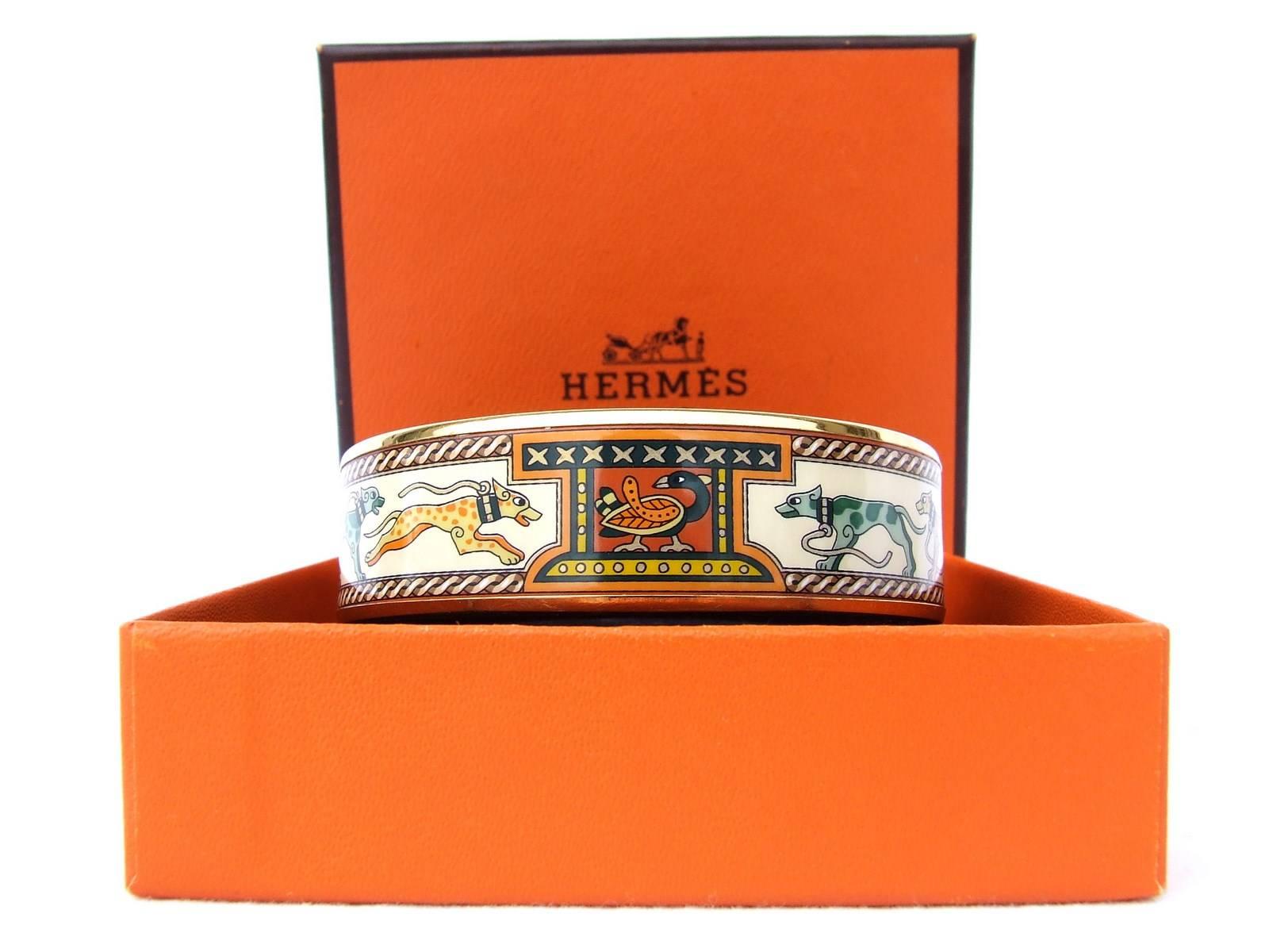 Beautiful Authentic Hermes Bracelet

Pattern: Levriers (Greyhounds dogs)

Made in Austria

Stamp A

Made of Enamel and Gold plated Hardware

Colorways: Light Beige, Green, Yellow, Brick (orange), Gold

"HERMES PARIS" in golden letters