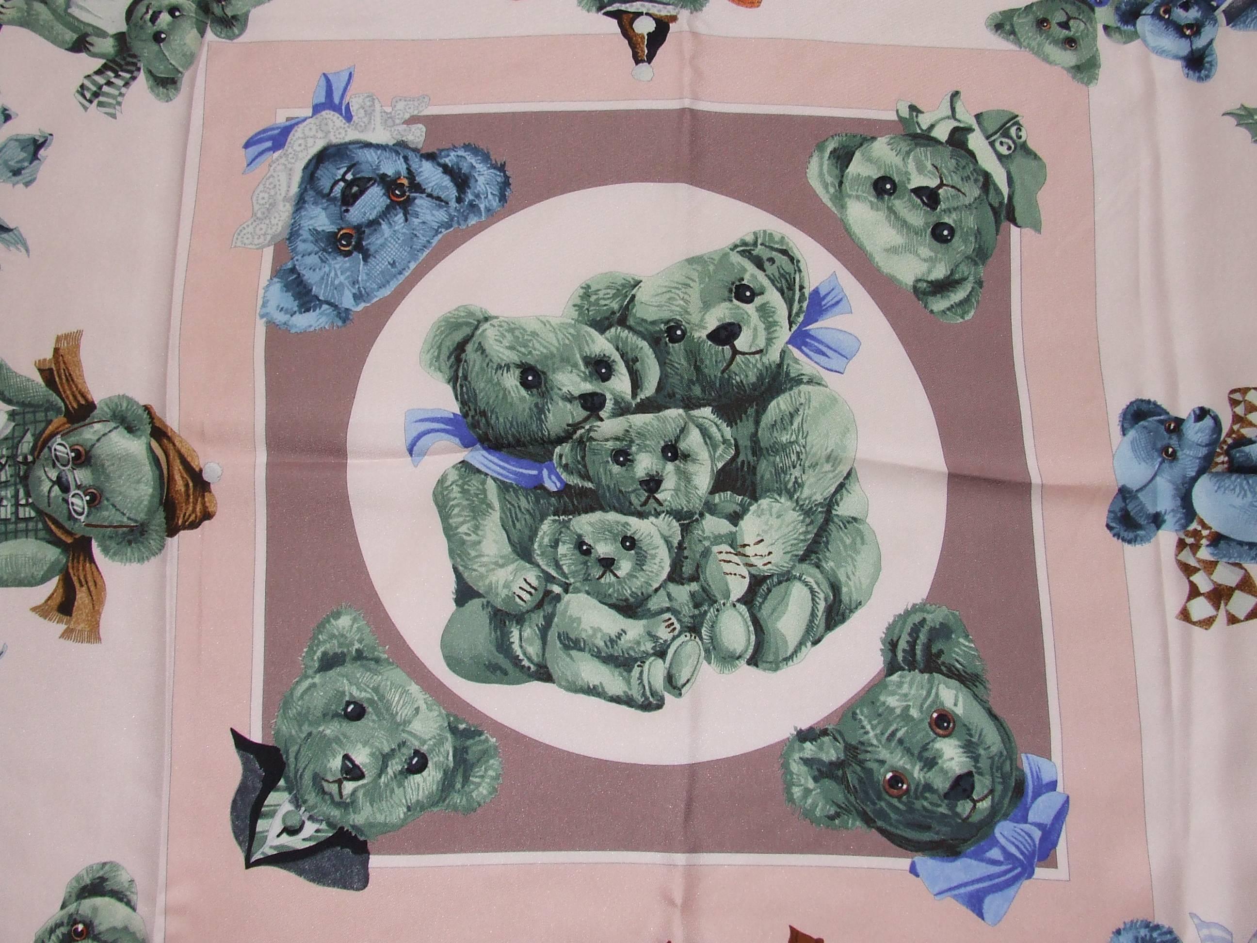 Beautiful Authentic Hermes Scarf

Pattern: 