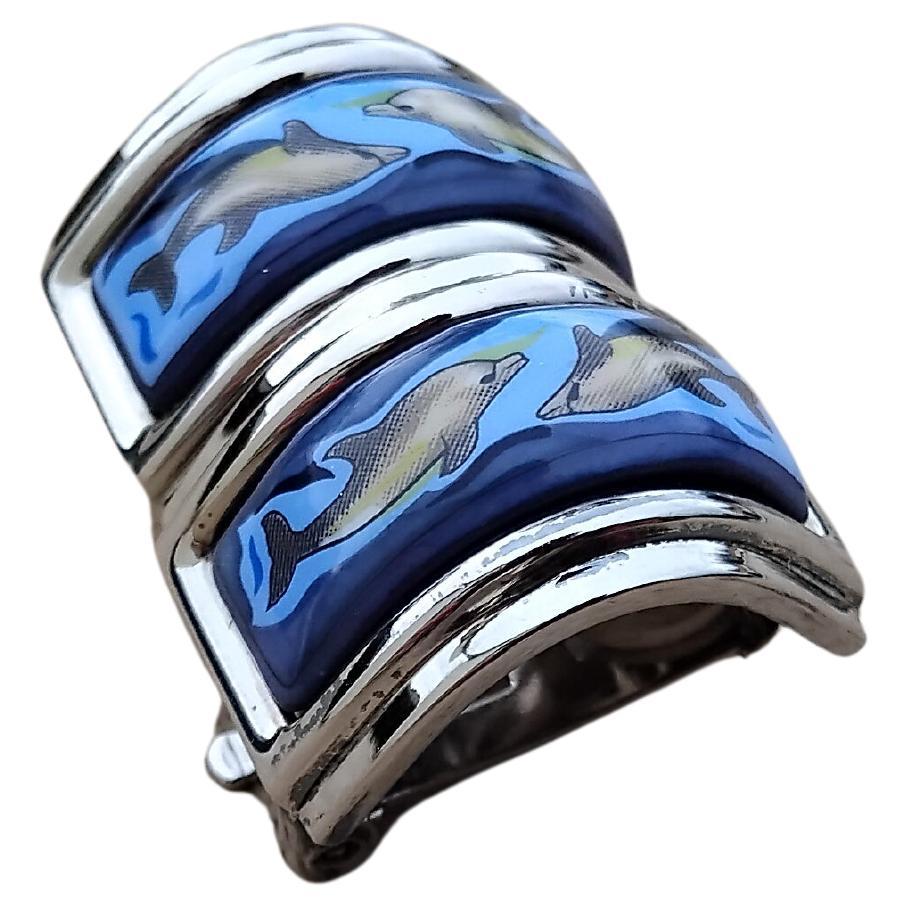 Conjunto Hermès Pulsera Pendientes Estampado Delfines Paladio Talla 70 en venta 4