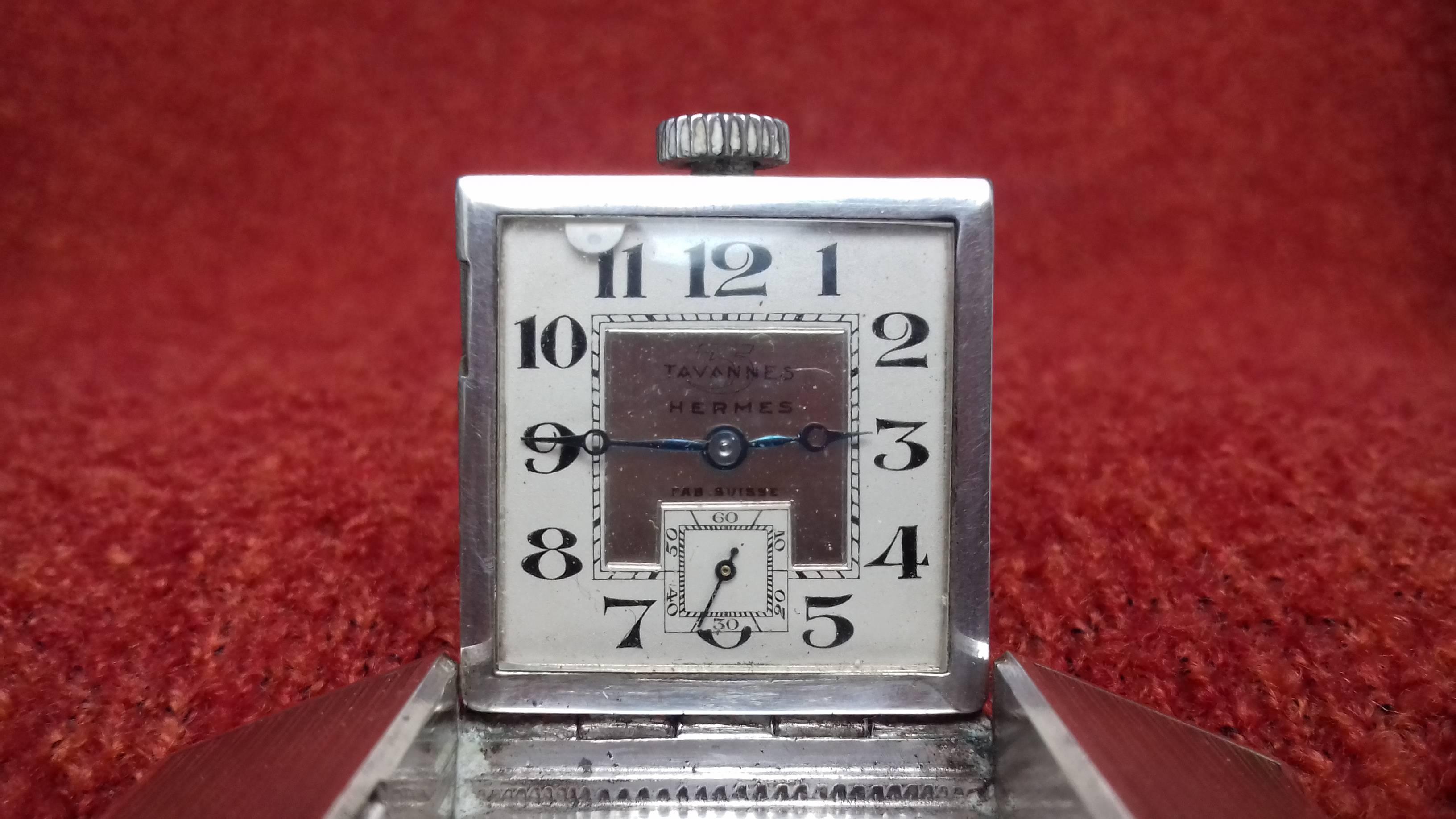 Rare and Beautiful Authentic TAVANNES HERMES Watch

Originally made for golfers

Made of Sterling Silver 935

Around 1930's

The buckle is grooved

The dial gets up by a push-button

Dial cream and black arabic numerals painted

Watch shows hours,