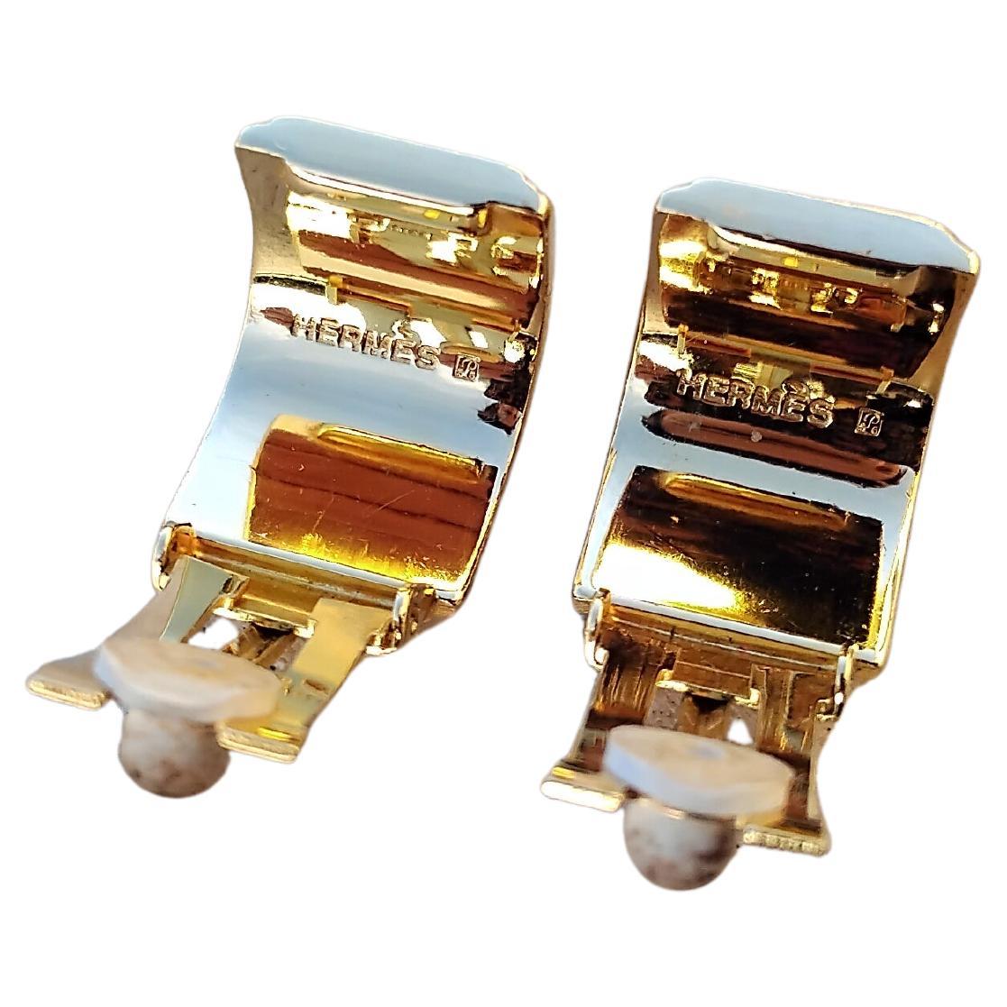 Hermès Boucles d'oreilles émail doré Lionnes Afrique en vente 3