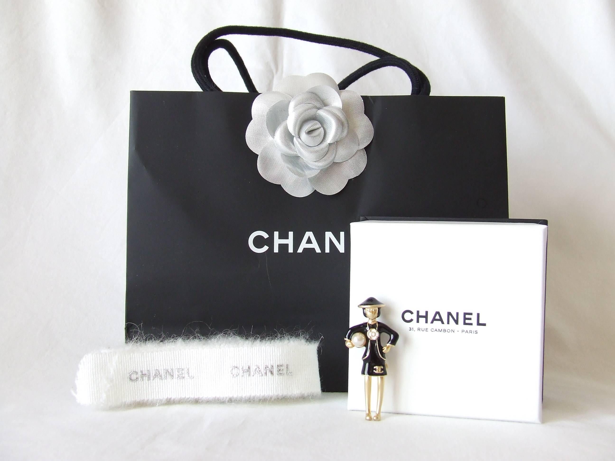 Women's Rare CHANEL Pin Brooch Madame Coco Chanel with pearl In box