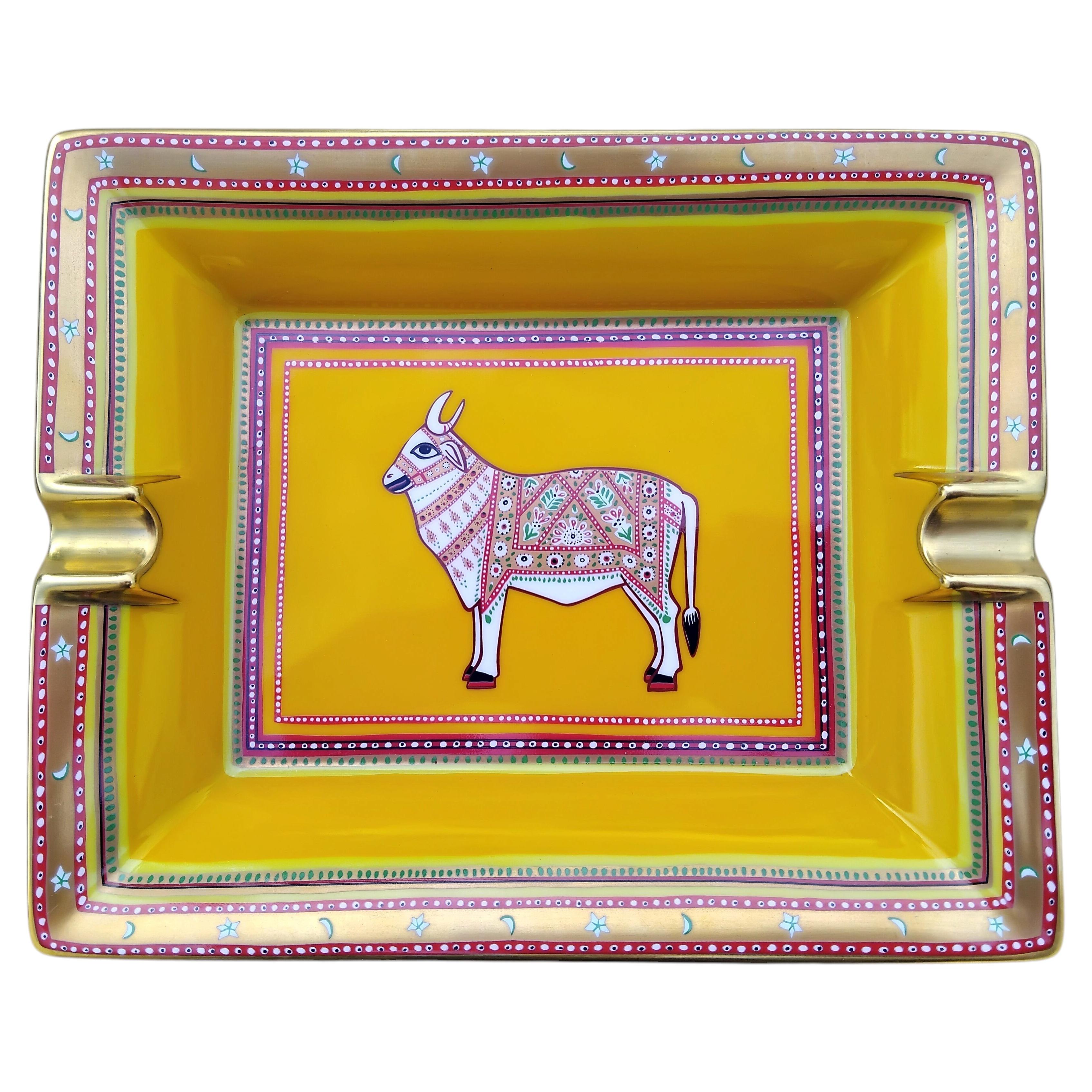 Hermès Porcelaine Or Cendrier Cendrier Cendrier Cendrier Cendrier Cendrier Cendrier Cendrier Cendrier Cendrier Cendrier Cendrier Cendrier Cendrier Cendrier Cendrier Cendrier Cendrier Cendrier Cendrier Vache Sacrée orné d'or en vente