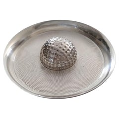 Cendrier et plateau à monnaie « Balle de golf Hermès » en argent, par Ravinet d'Enfert