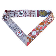 Foulard en soie Twilly « La Danse des Amazones » d'Hermès
