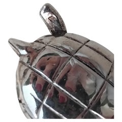Exceptional Hermès Secret Mechansim Turtle Key Ring or Charm in Silver