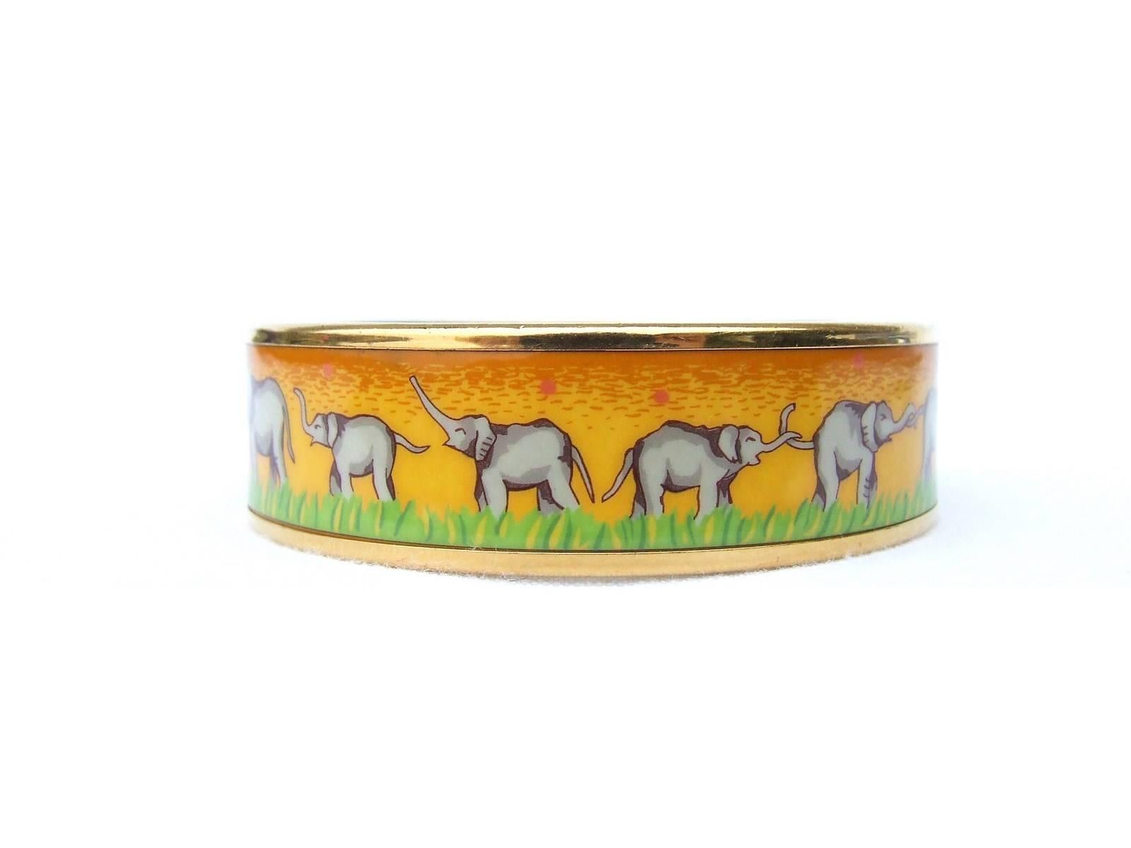One of the most sought after Hermes Bracelet Authentic

Pattern: Elephants Grazing

Hard to find !

Made in Austria + I (enamel is made in France since a short time)

Made of printed Enamel and Gold Plated Hardware

Colorways: Yellow background with