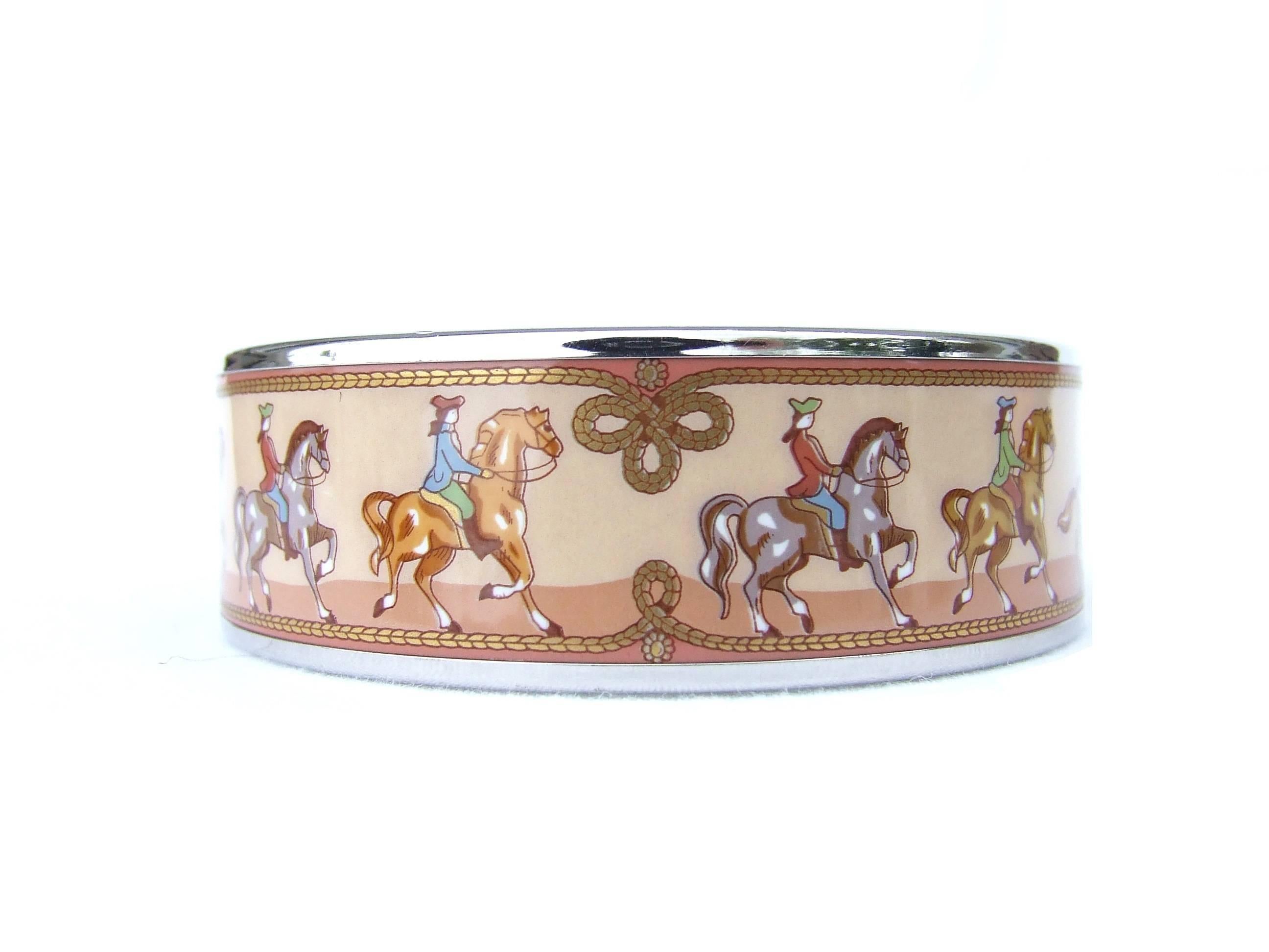 Beautiful Authentic Hermes Bracelet

Pattern: Horses

I think but can not garantee that it it comes from the pattern 