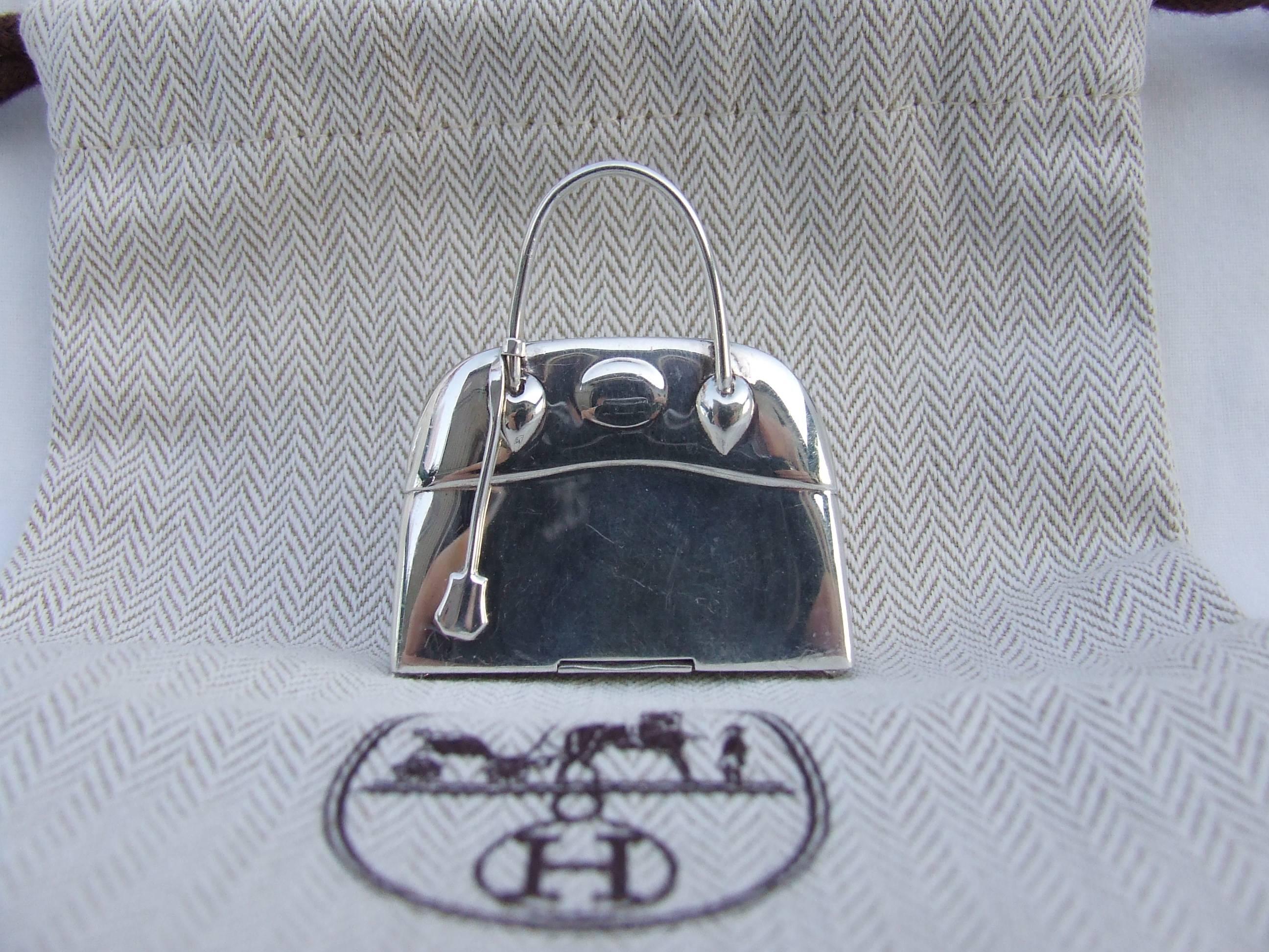 Super Cute Authentic Hermes Pill Box

In shape of "BOLIDE" Hermes Bag

Made of Silver 925

Opens by the bottom

Can be hung on a belt, handbag, necklace

2 minerve hallmarks, "925" in a circle

"HERMES PARIS" and