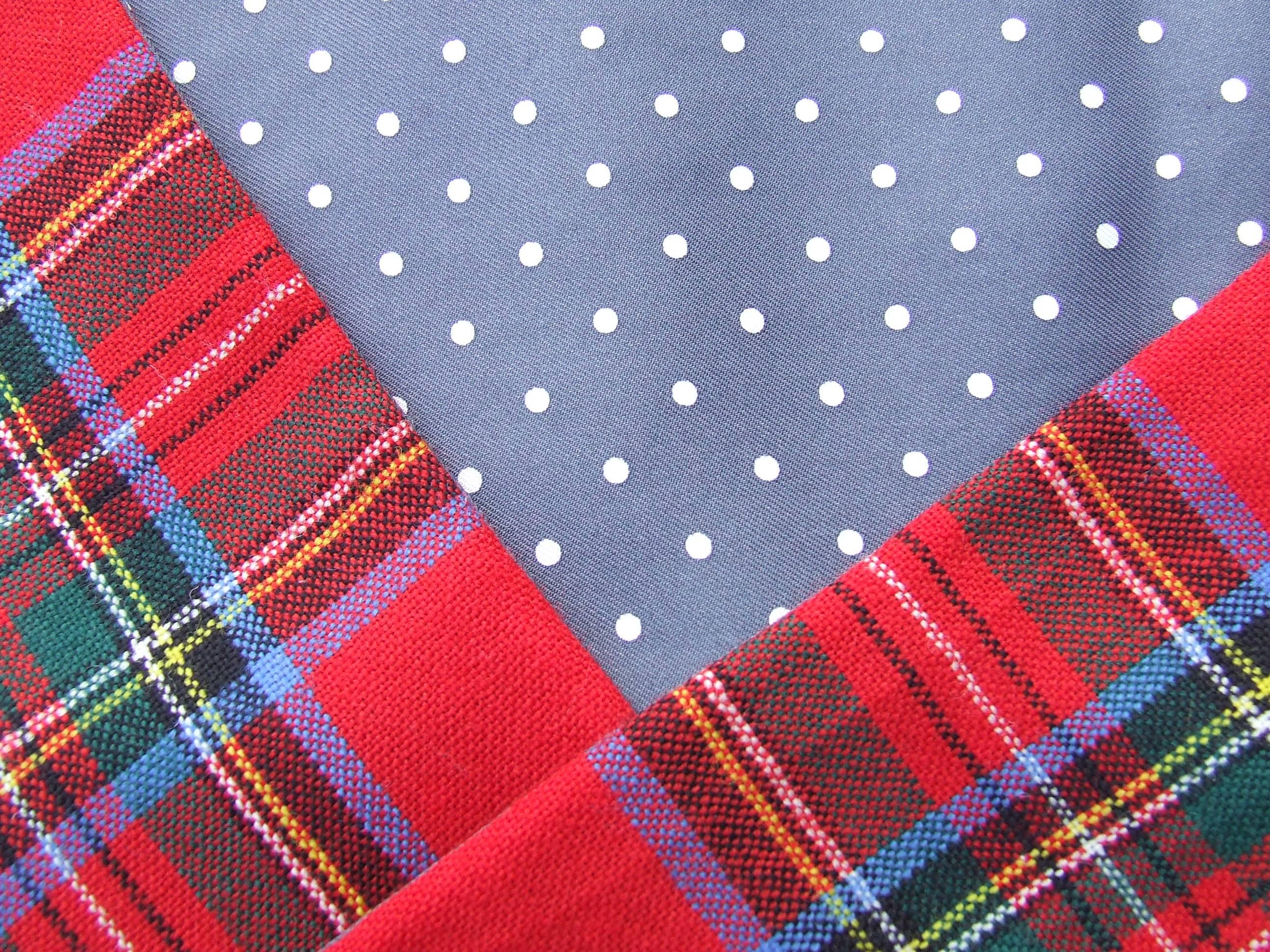 Hermes reversible Scarf Check Pattern Tartan in Wool and Polka-dot in Silk  3