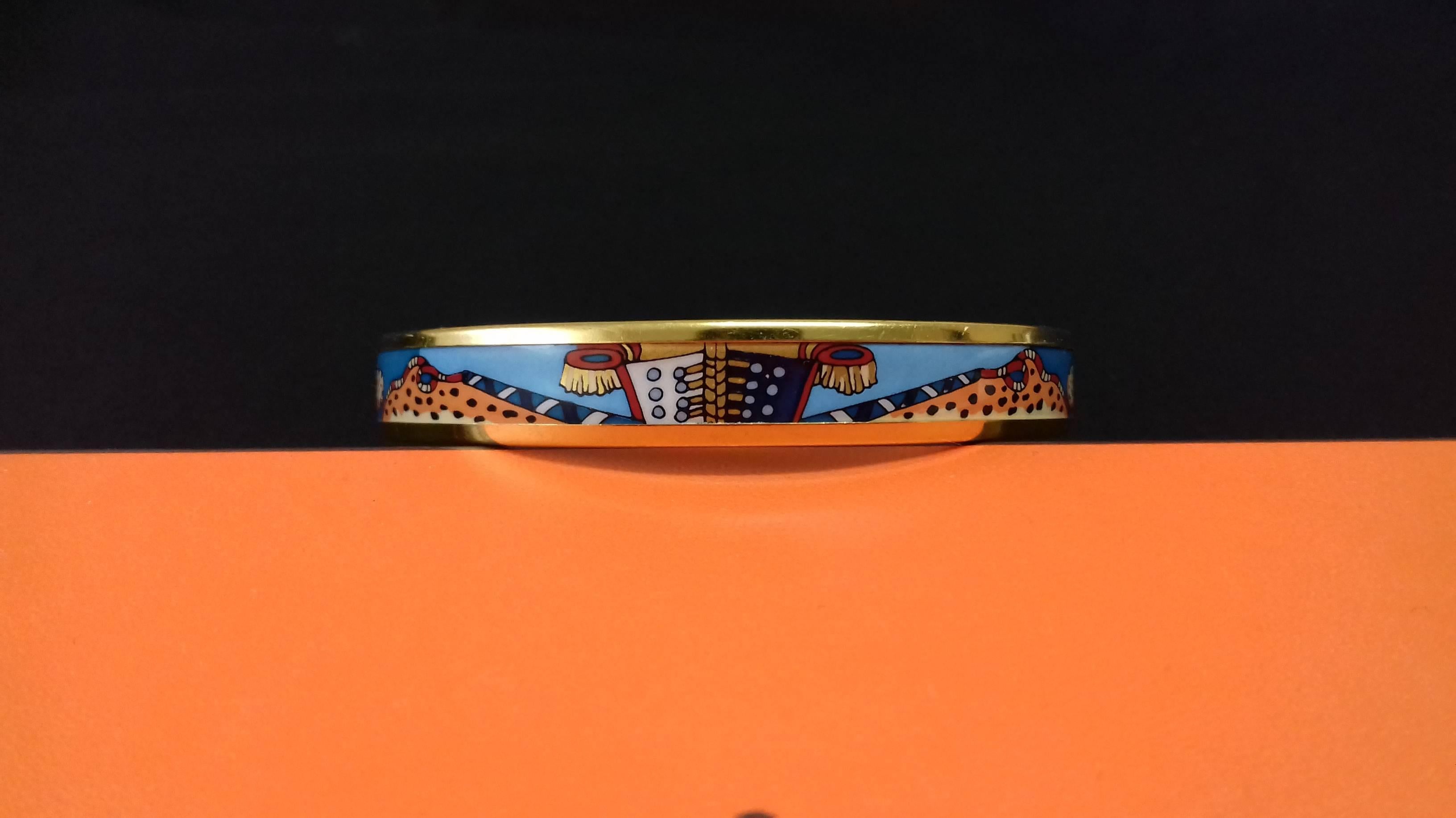 Hard to find Beautiful Authentic Hermès Bracelet 

Pattern: Cheetahs

Made in Austria

Made of Enamel Printed and Gold Plated Hardware

Colorways: Blue, Beige, Pale Yellow, Golden

