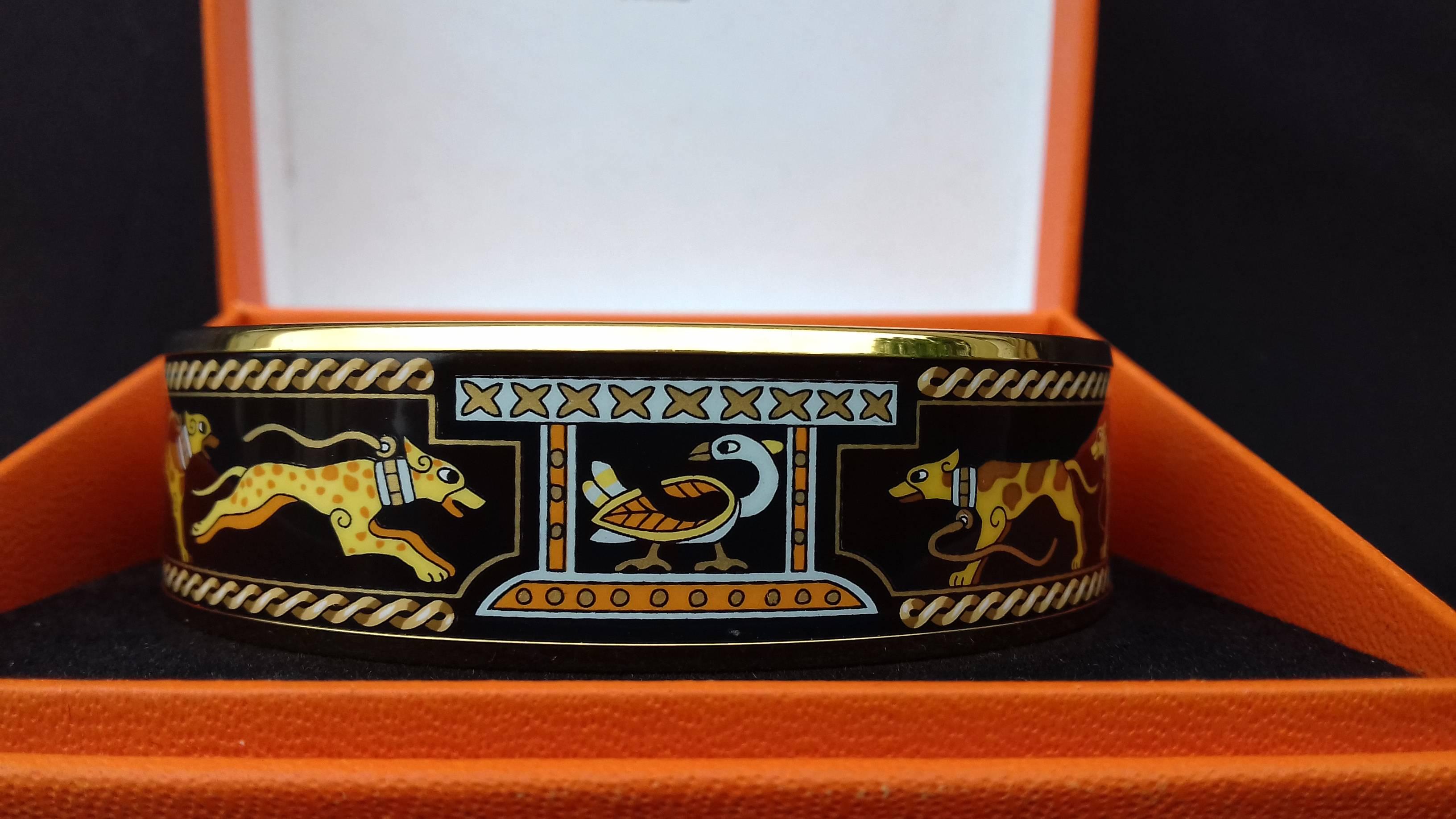 So Beautiful and Hard to Find Authentic Hermès Bracelet

Pattern: Lévriers (Greyhound dogs)

Made in Austria

Stamp A

Made of Enamel and Gold plated Hardware

Colorways: Black, Yellow, Brown

The leashes and the interlacing decoration are in