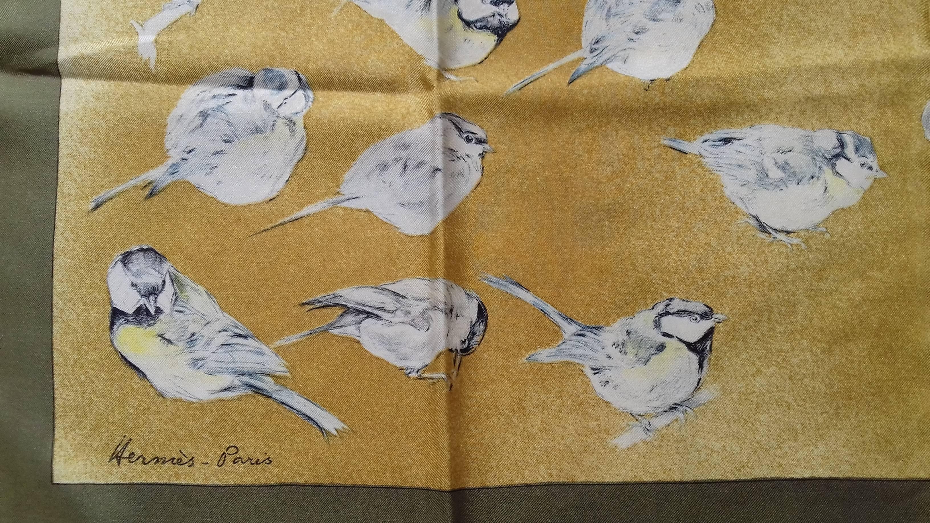 Very RARE Vintage Authentic Hermès Scarf

Pattern: Les Mésanges (Tit)

Dessigned by Xavier de Poret in 1960

Made in France

Made of 100% Silk

Colorways: Ocher Background, Khaki Green Borders, White Yellow and Grey Birds

