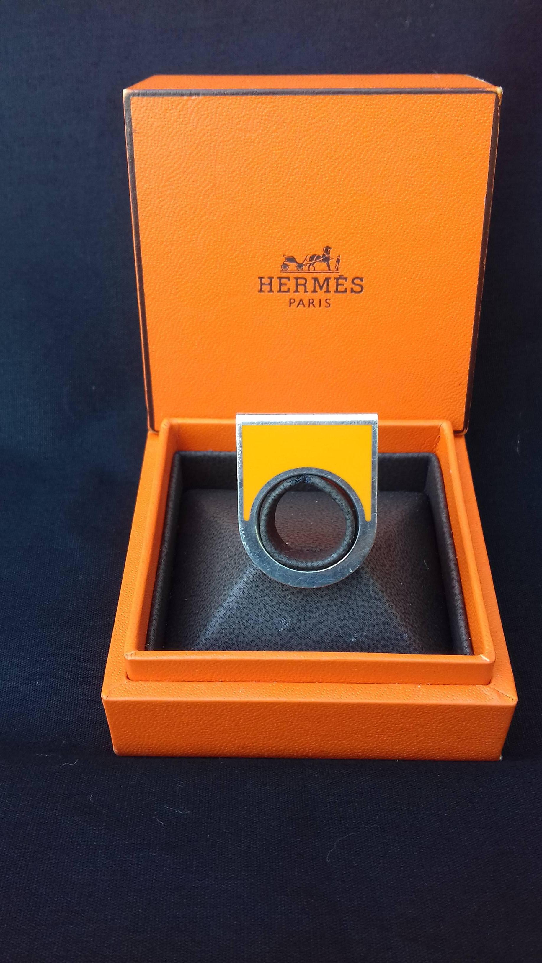 Hermès Ring Clou de selle Anhänger Charme Schal Ring Emaille Silber Größe 49 in Box im Angebot 5