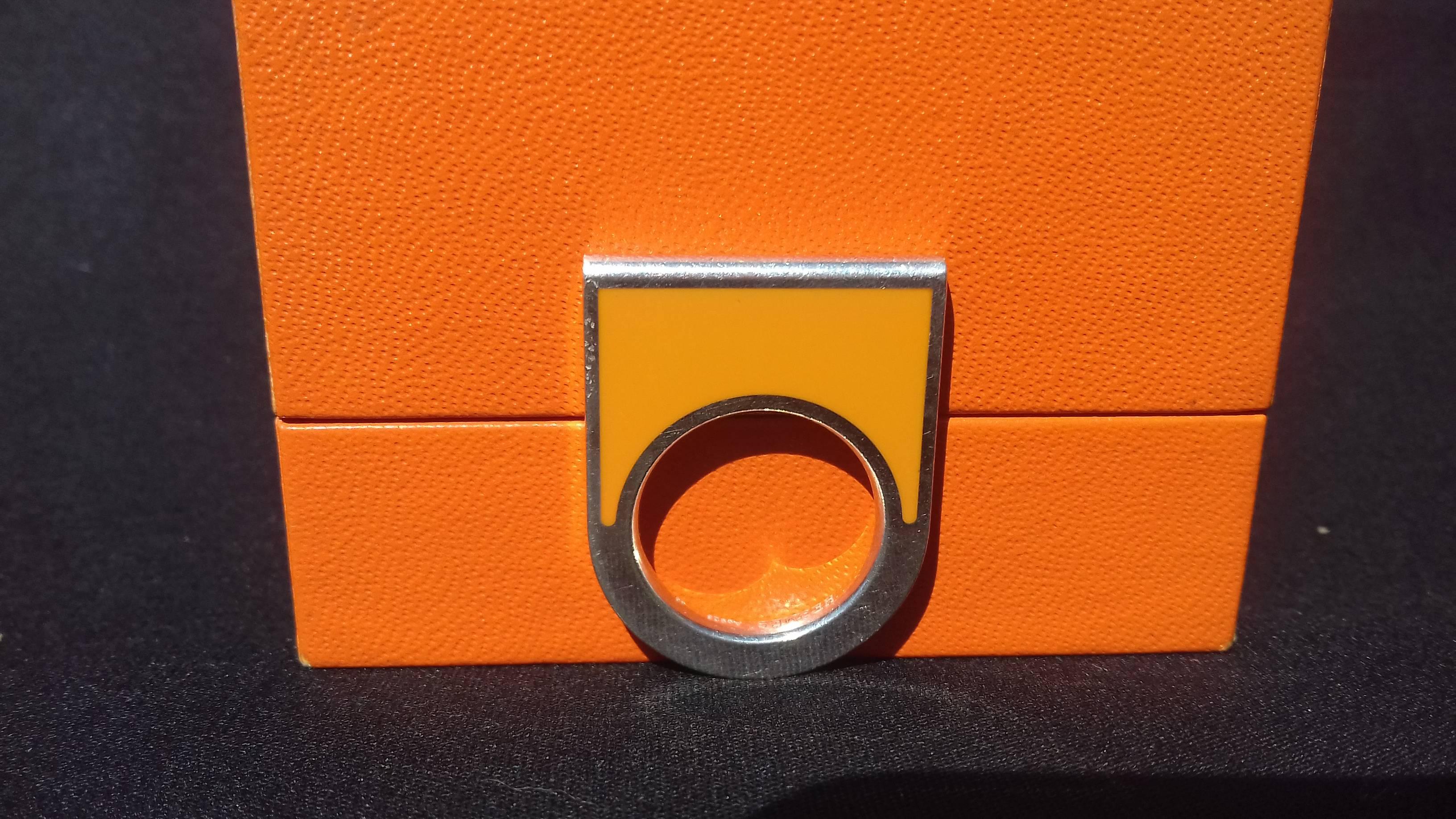 Hermès Ring Clou de selle Anhänger Charme Schal Ring Emaille Silber Größe 49 in Box im Angebot 1