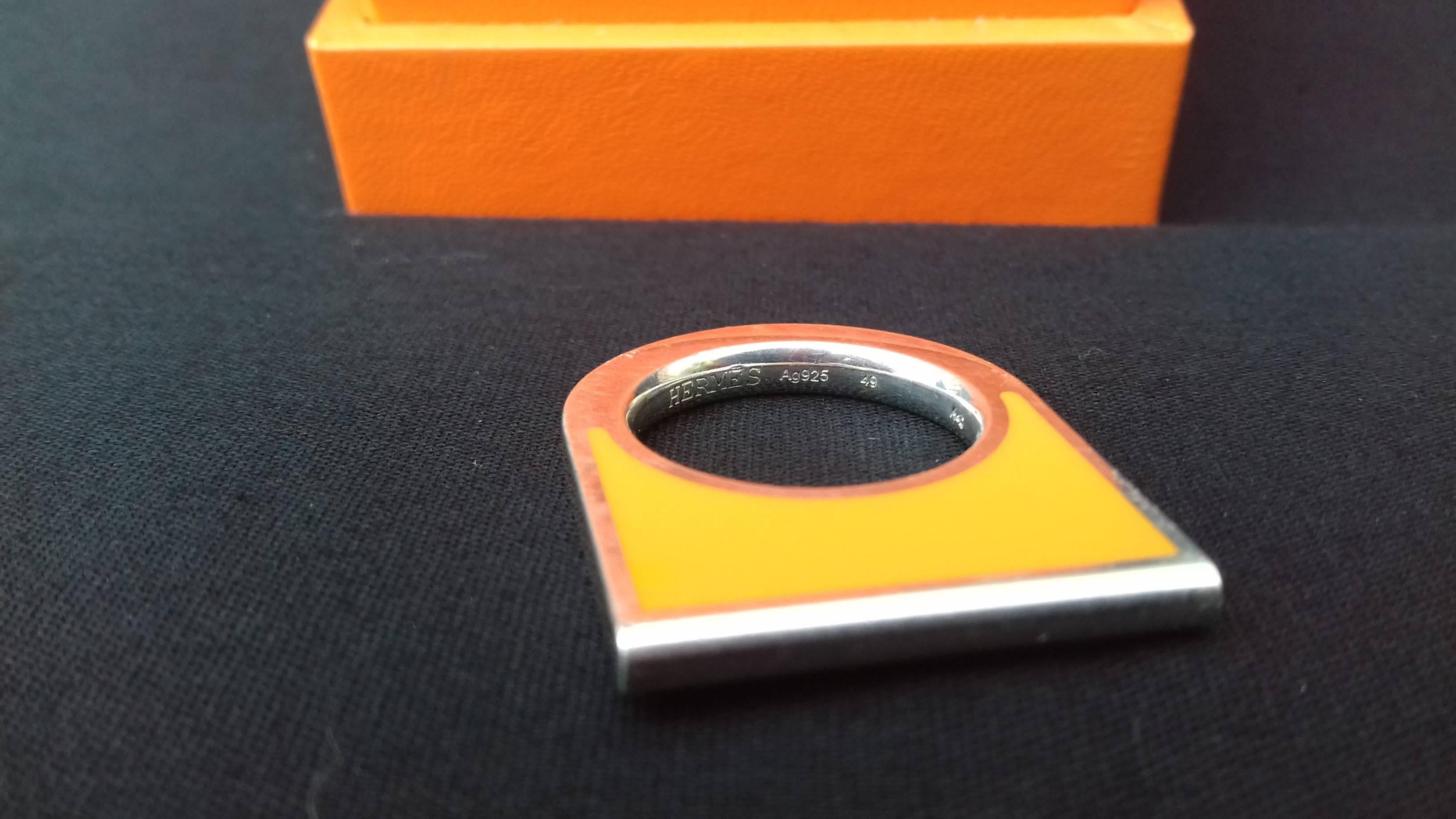 Hermès Ring Clou de selle Anhänger Charme Schal Ring Emaille Silber Größe 49 in Box im Angebot 9