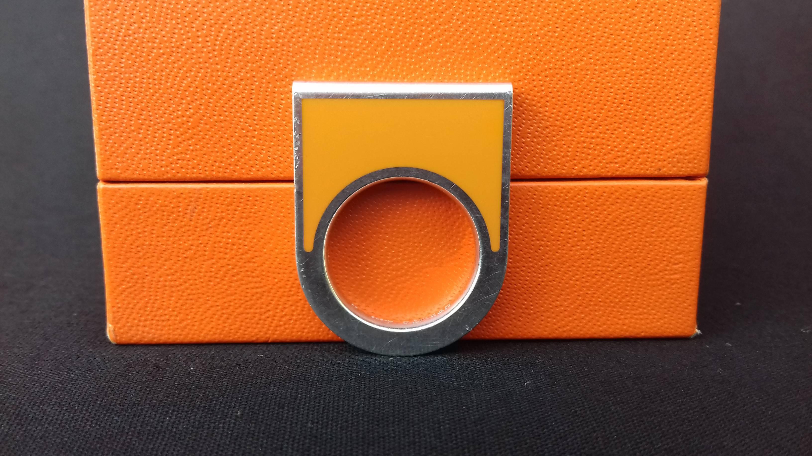 Hermès Ring Clou de selle Anhänger Charme Schal Ring Emaille Silber Größe 49 in Box im Angebot 11