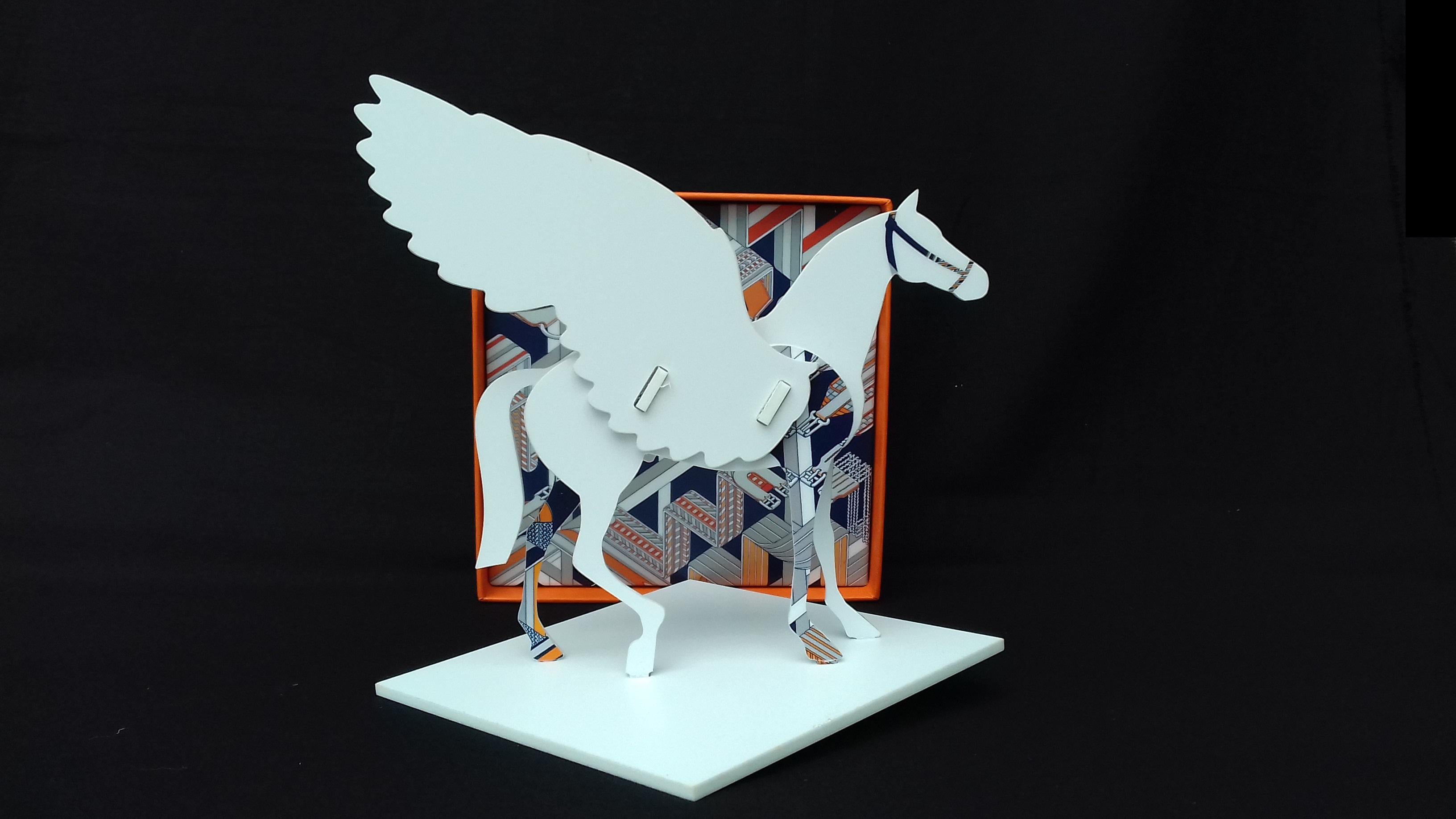 Super Cute Authentic Hermès Pegasus

Pattern: éSangles en zigzag