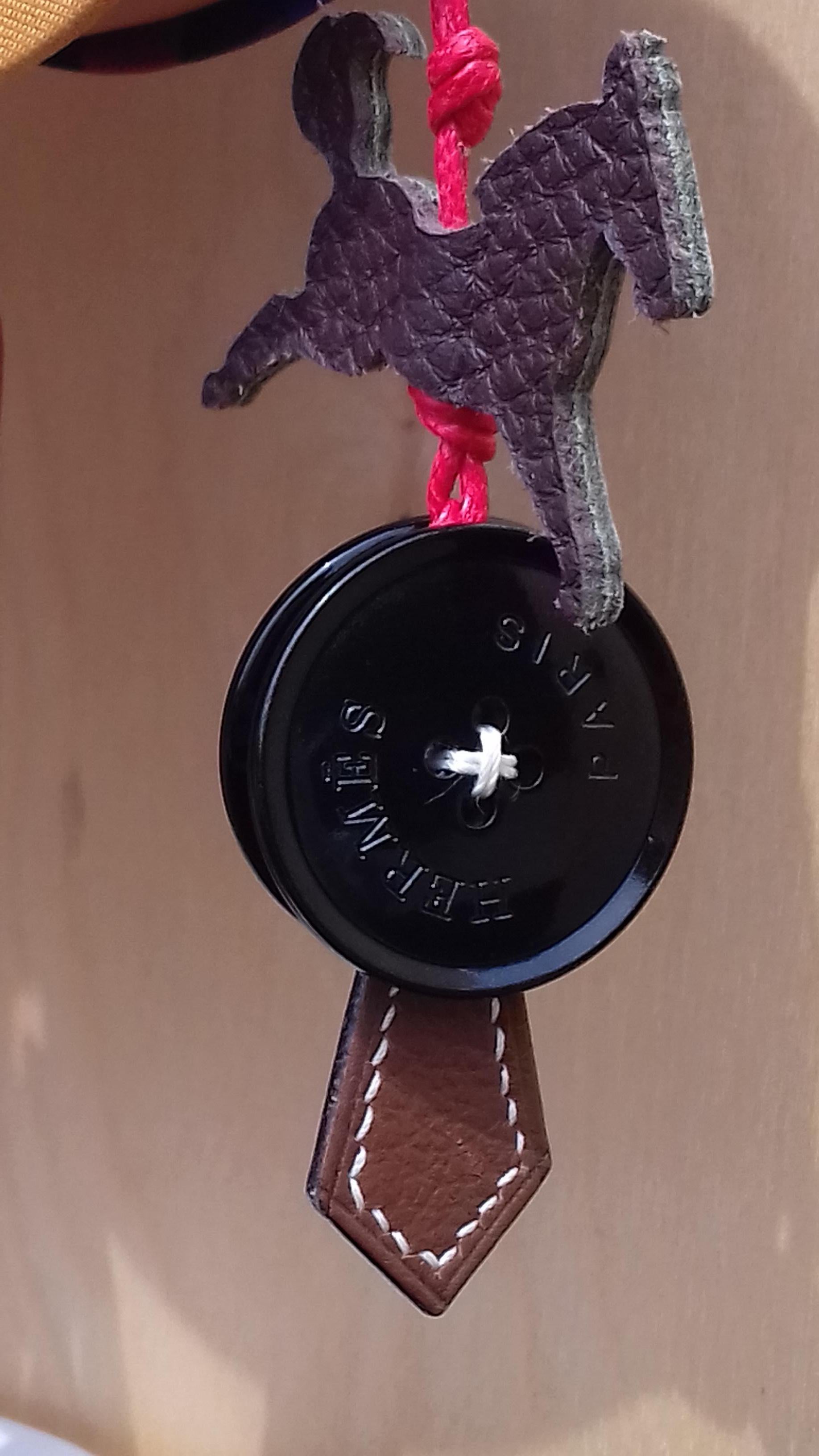 Hermès Petit H Tambourine Rattle Toy Bois en cuir de soie et bois dans la boîte en vente 8