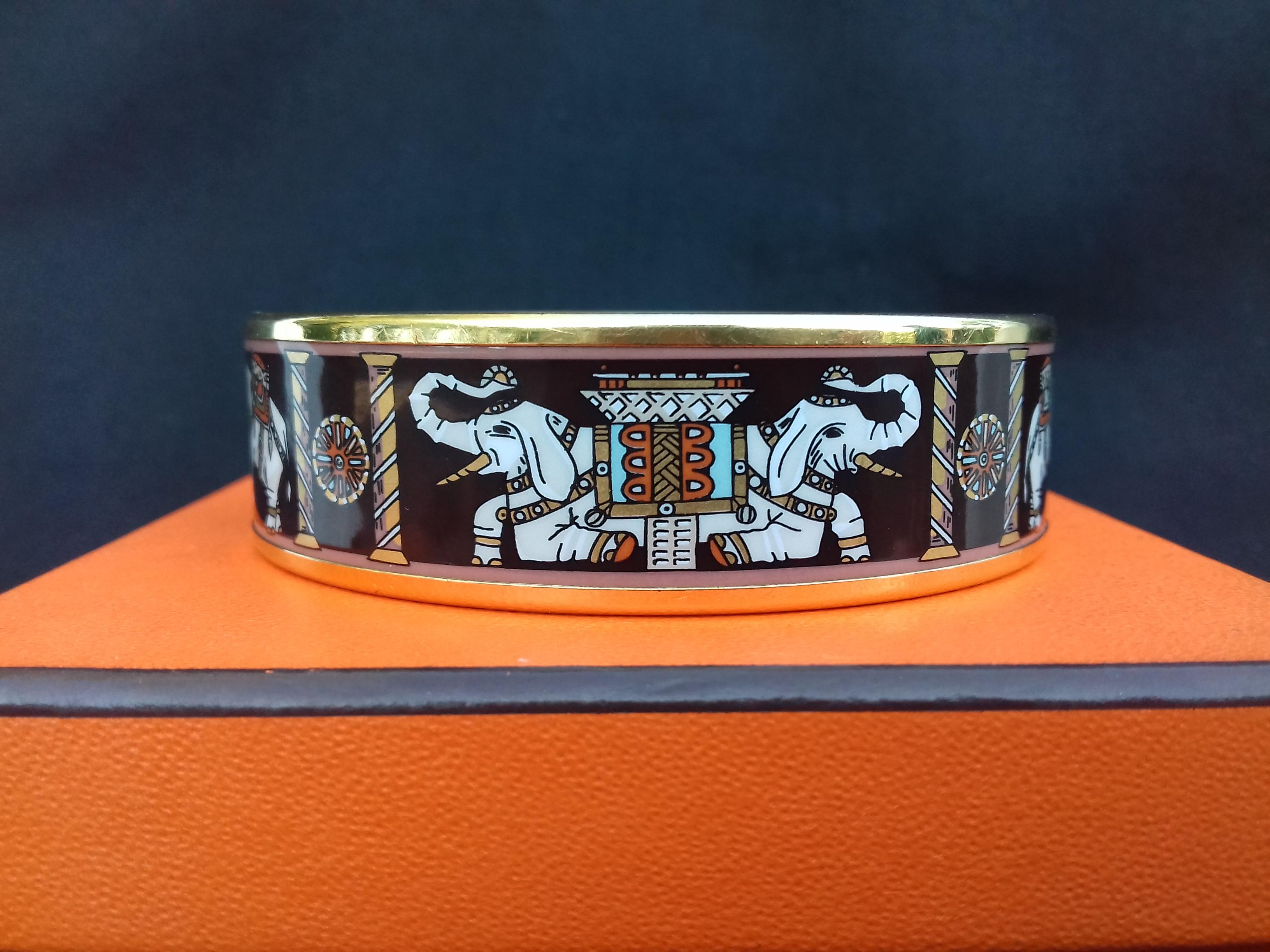 Beautiful Authentic Hermès Bracelet

Pattern: 