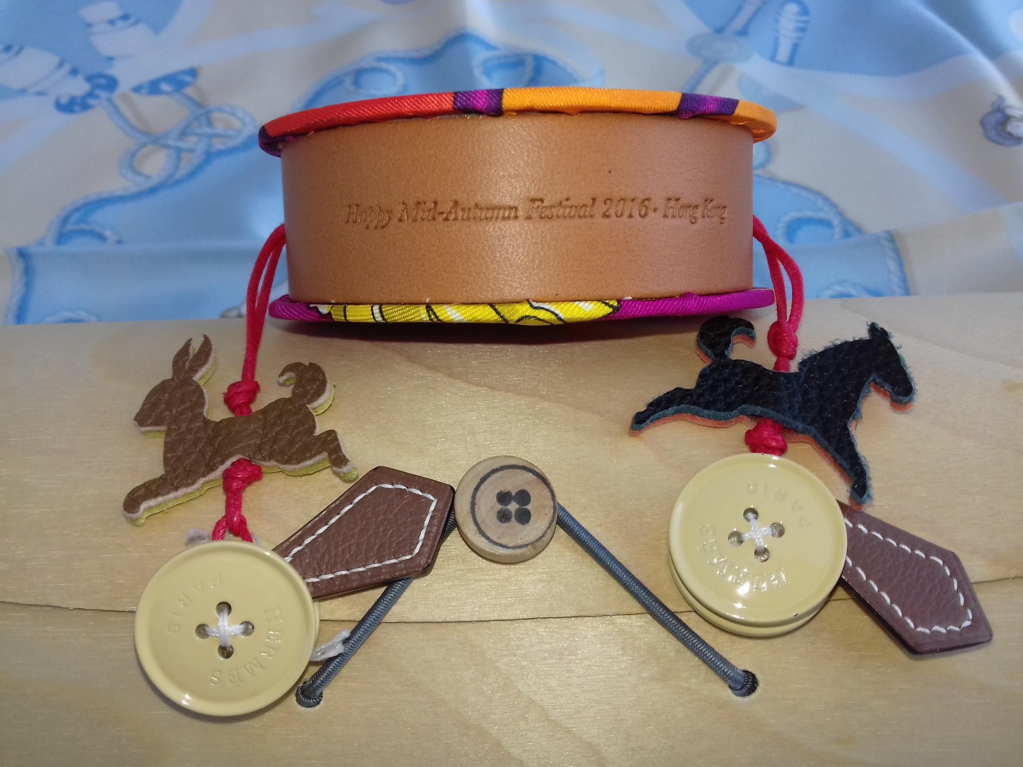Hermès Petit H Tambourine Rattle Toy Silk Leather Wood in Box For Sale 1