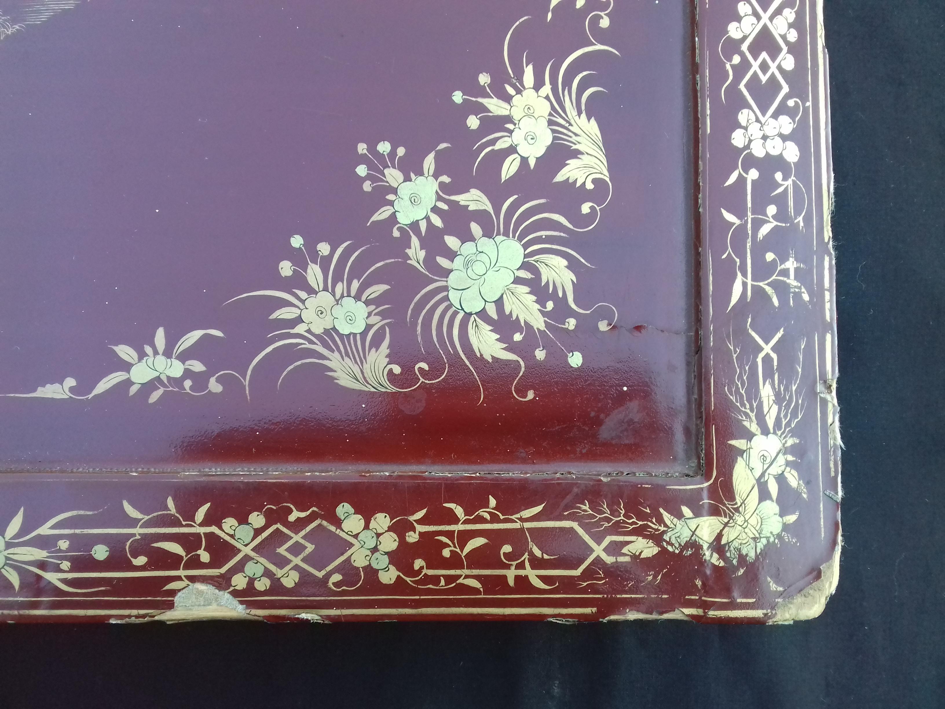 Noir Grand châle de Manille en soie brodée dans une boîte chinoise Chine fin 19ème siècle en vente