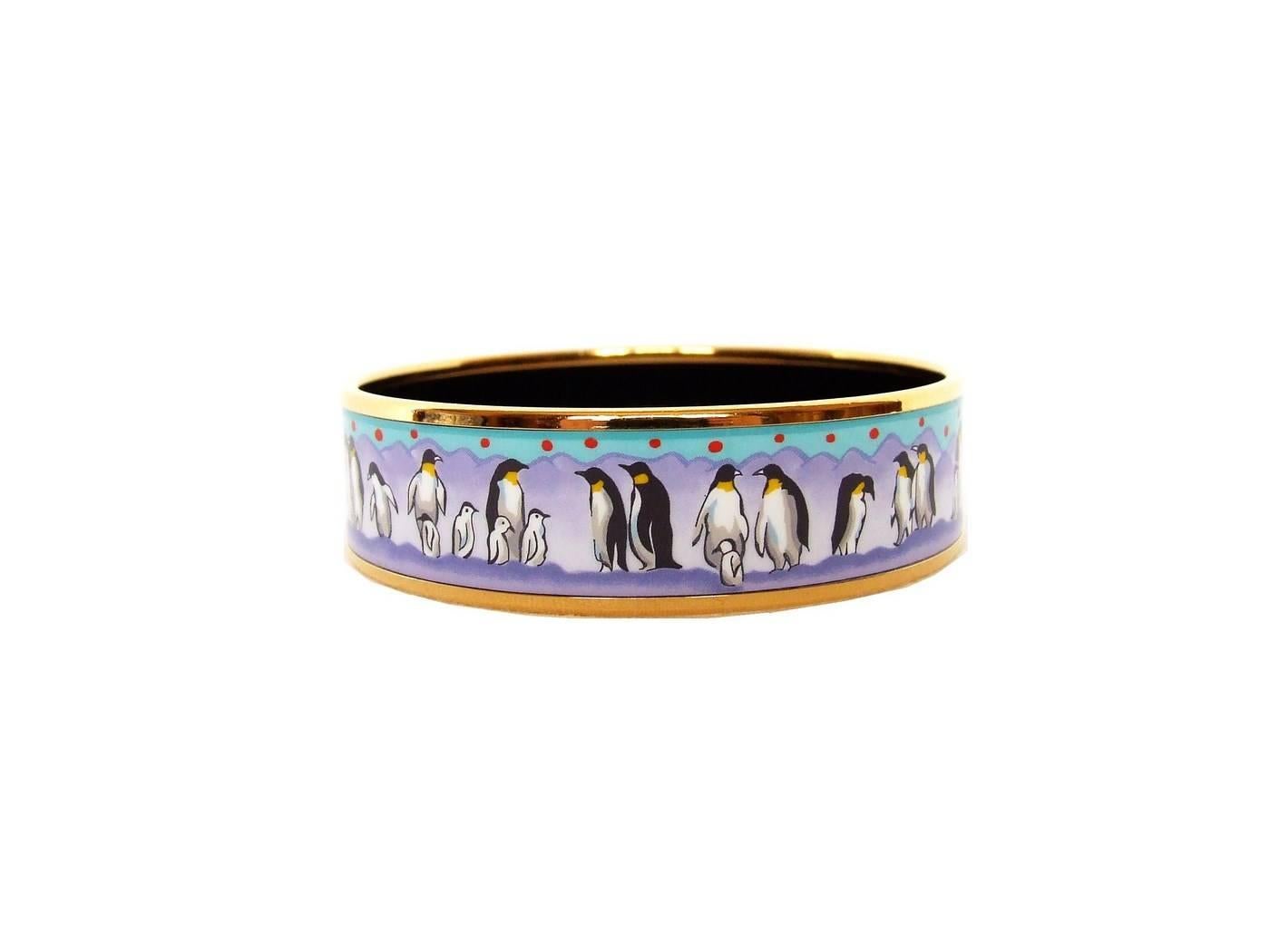 BEAUTIFUL AUTHENTIC HERMES BRACELET

Pattern: Penguins on the ice

RARE bracelet, hard to find !

Made in Austria + E (enamel is made in France since a short time)

Made of Enamel and Gold Plated Hardware

Colors: Purple, Blue, Red polka