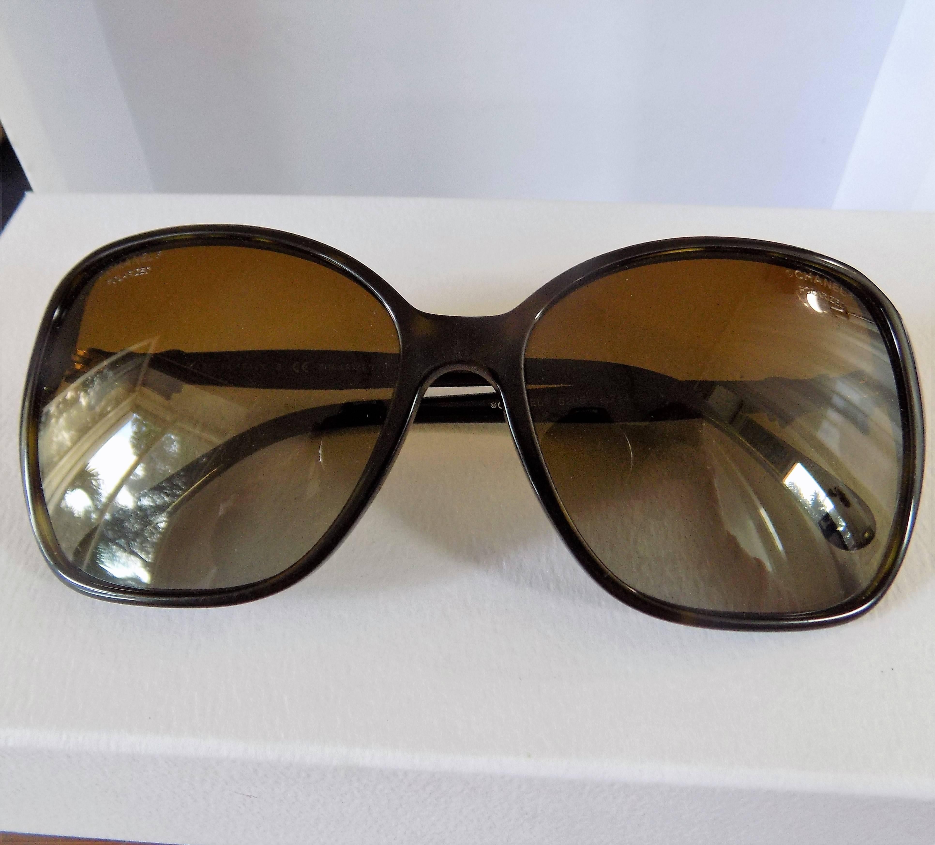 Chanel Brown Sunglasses In Excellent Condition In Capri, IT