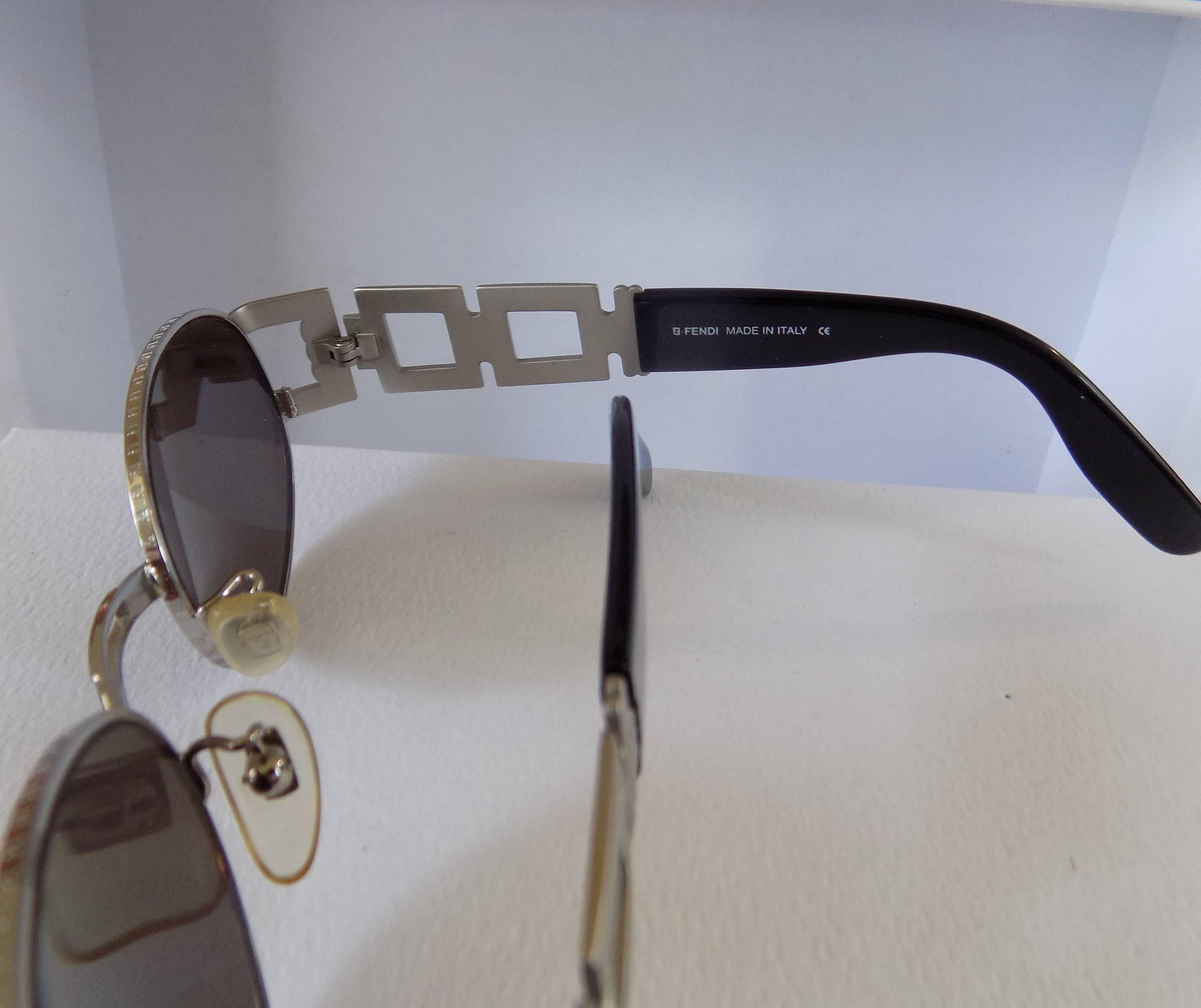 Fendi Black Silver Sunglasses In Excellent Condition In Capri, IT