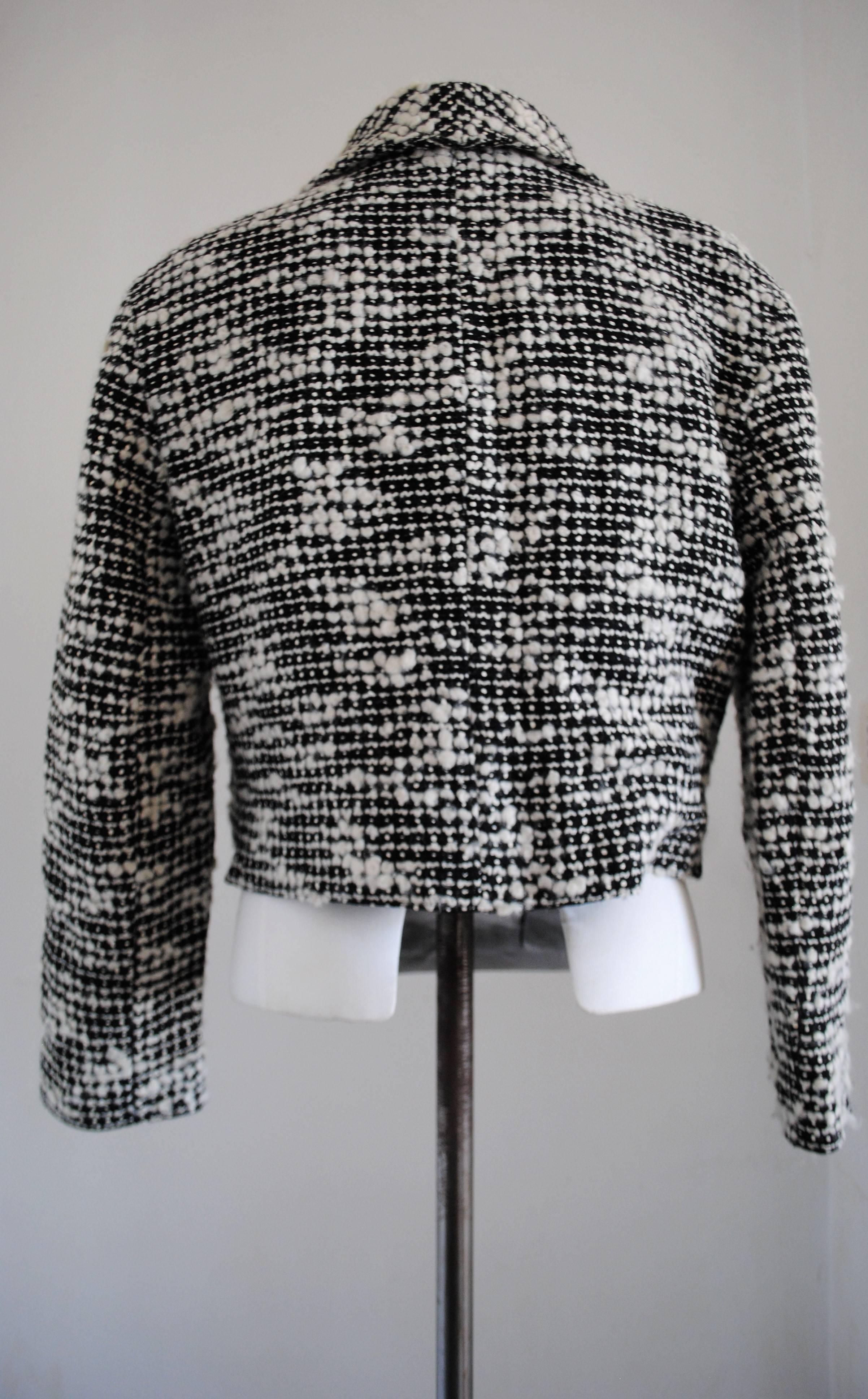 Valentino Black and White jacket totally made in italy in size 10 
Composition: Wool