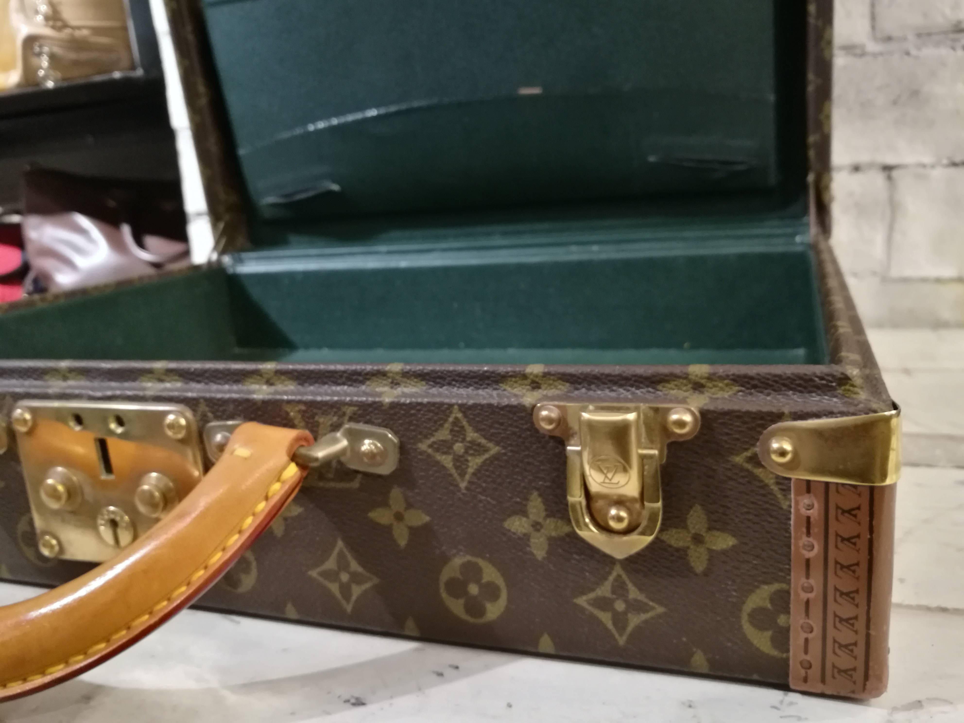 Louis Vuitton Vintage Monogram Luggage
Totally made in france
The inside is green leather