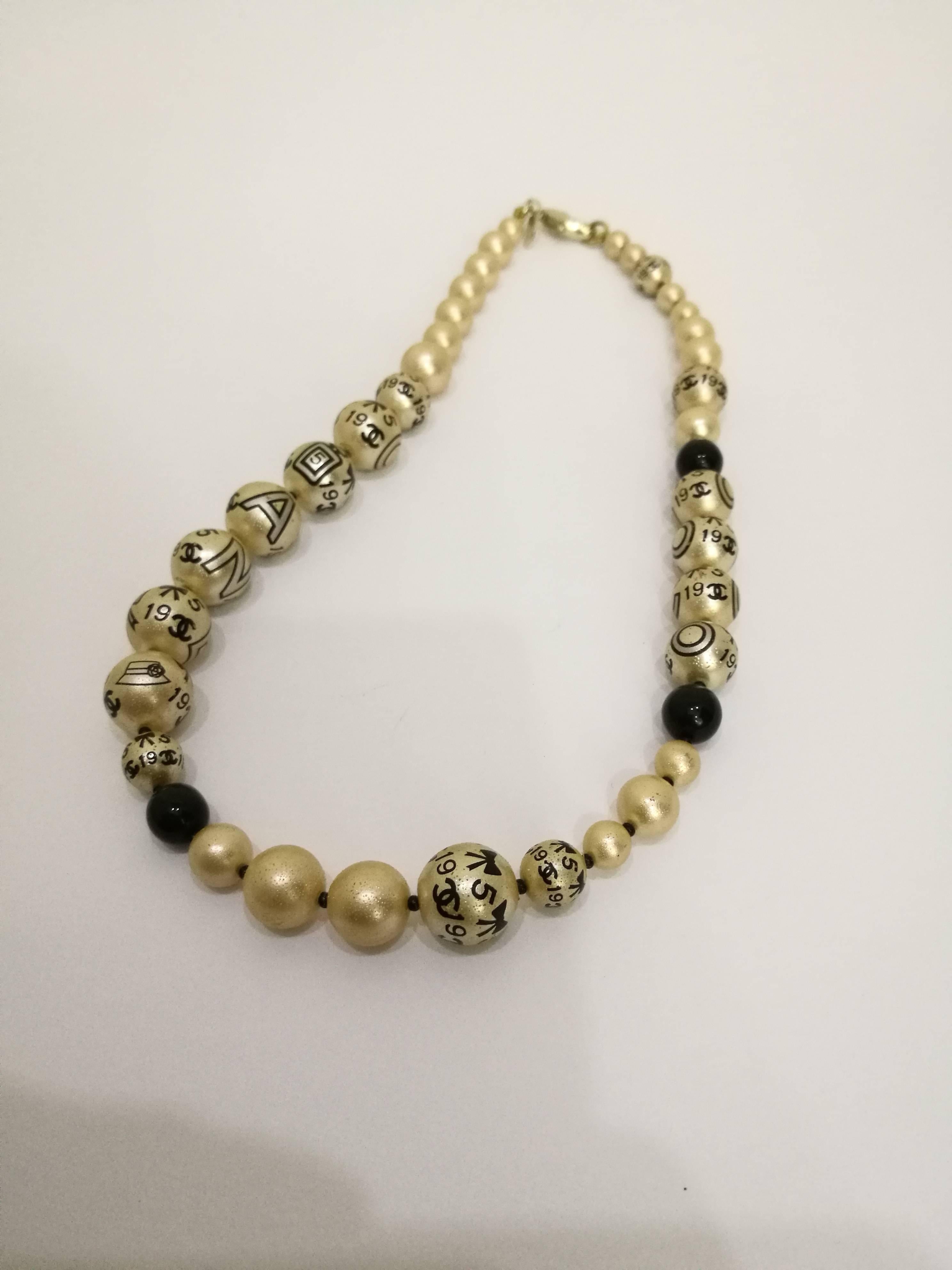 Chanel Faux Pearls Necklace
Cream and black tone faux pearls
Gold tone closure
