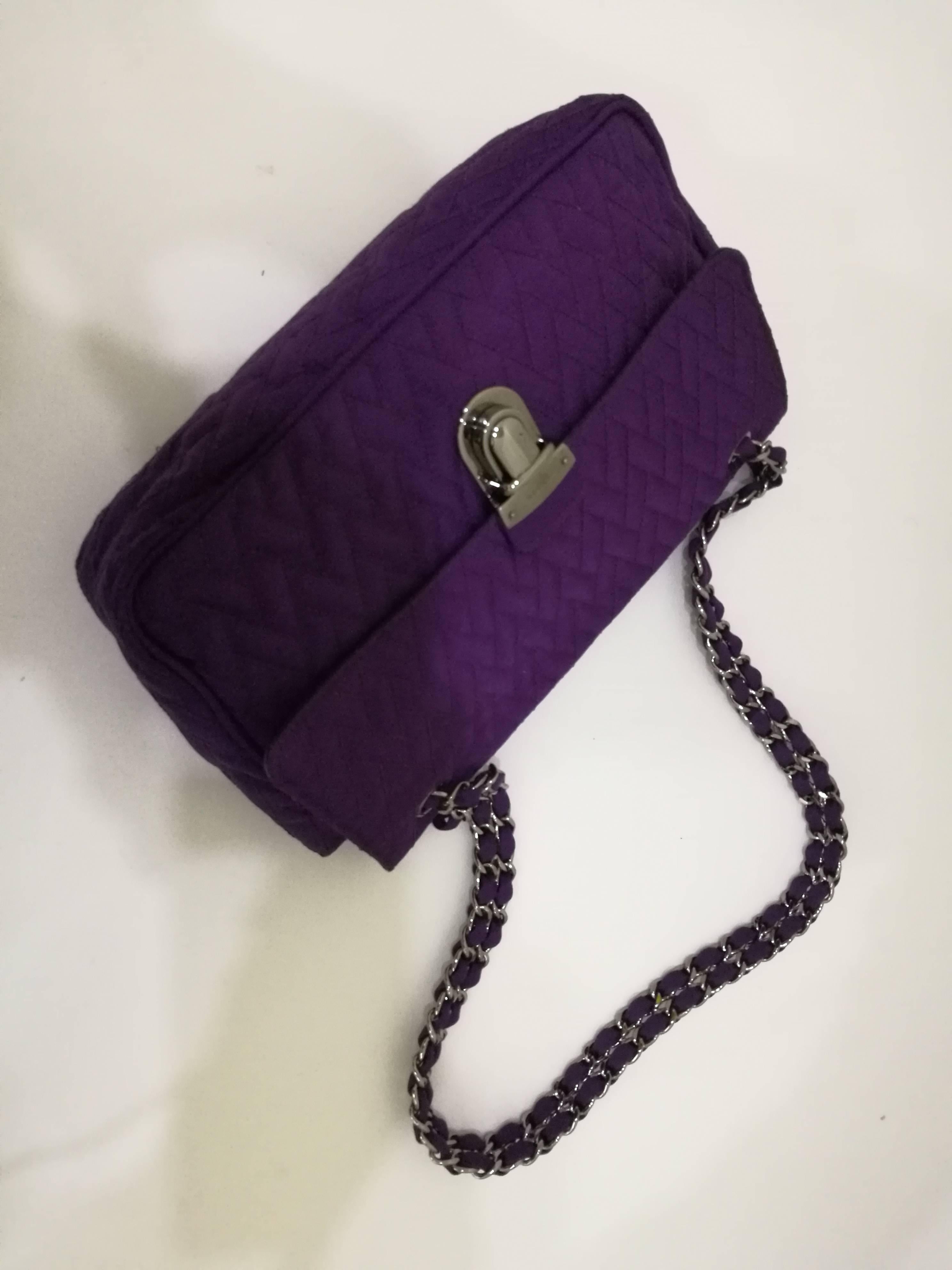Prada Purple bag silver tone hardware
Totally made in Italy
Total lenght with shoulder 49 cm
