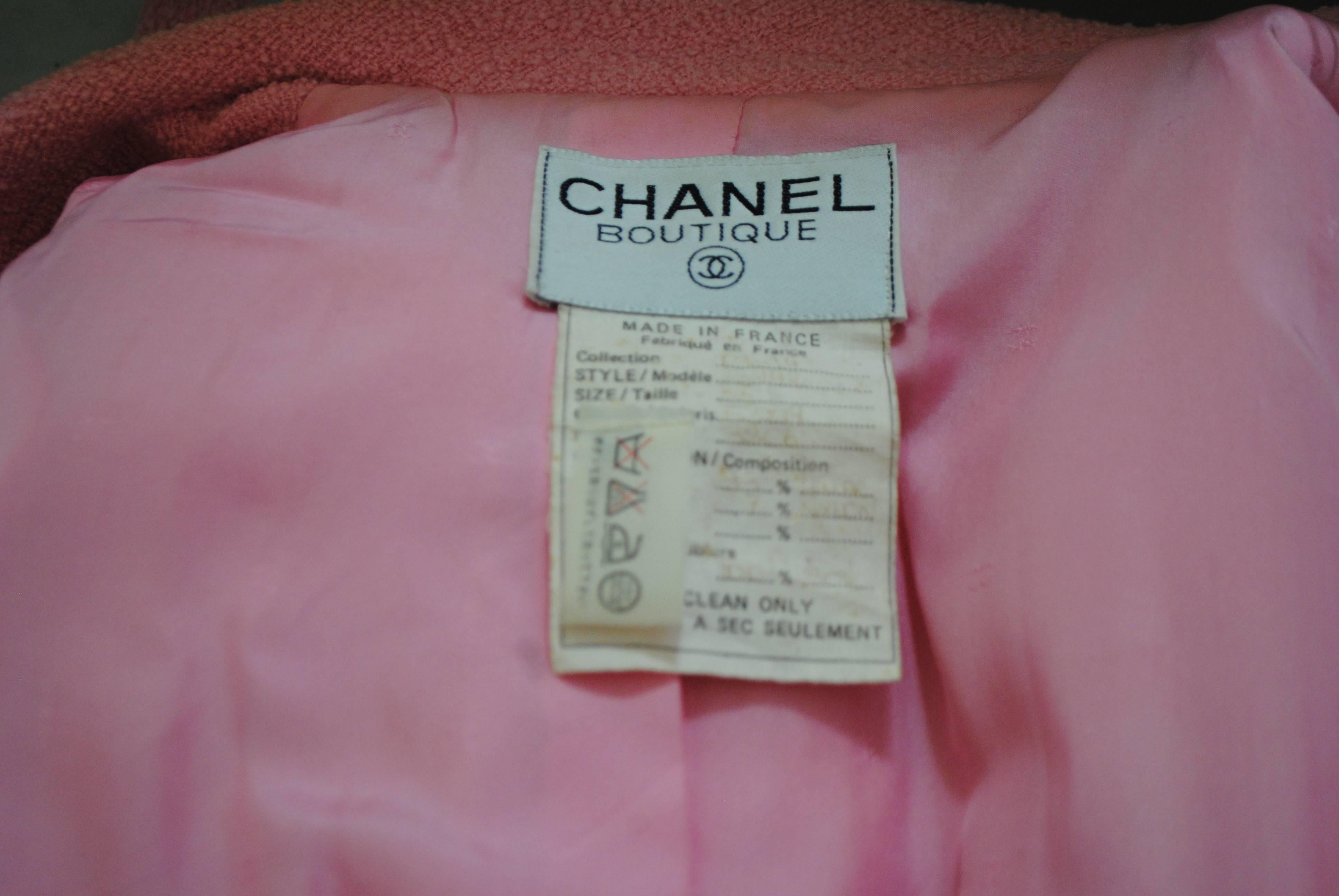 1992 Chanel Pink Boucle Wool Jacket
Chanel light pink jacket featurings 4 gold and pink tone bottons 
3 close to hem bottons
Totally made in france in size 36 which corresponds to an italian size 40
Composition: Wool
Gold tone chain in the lining