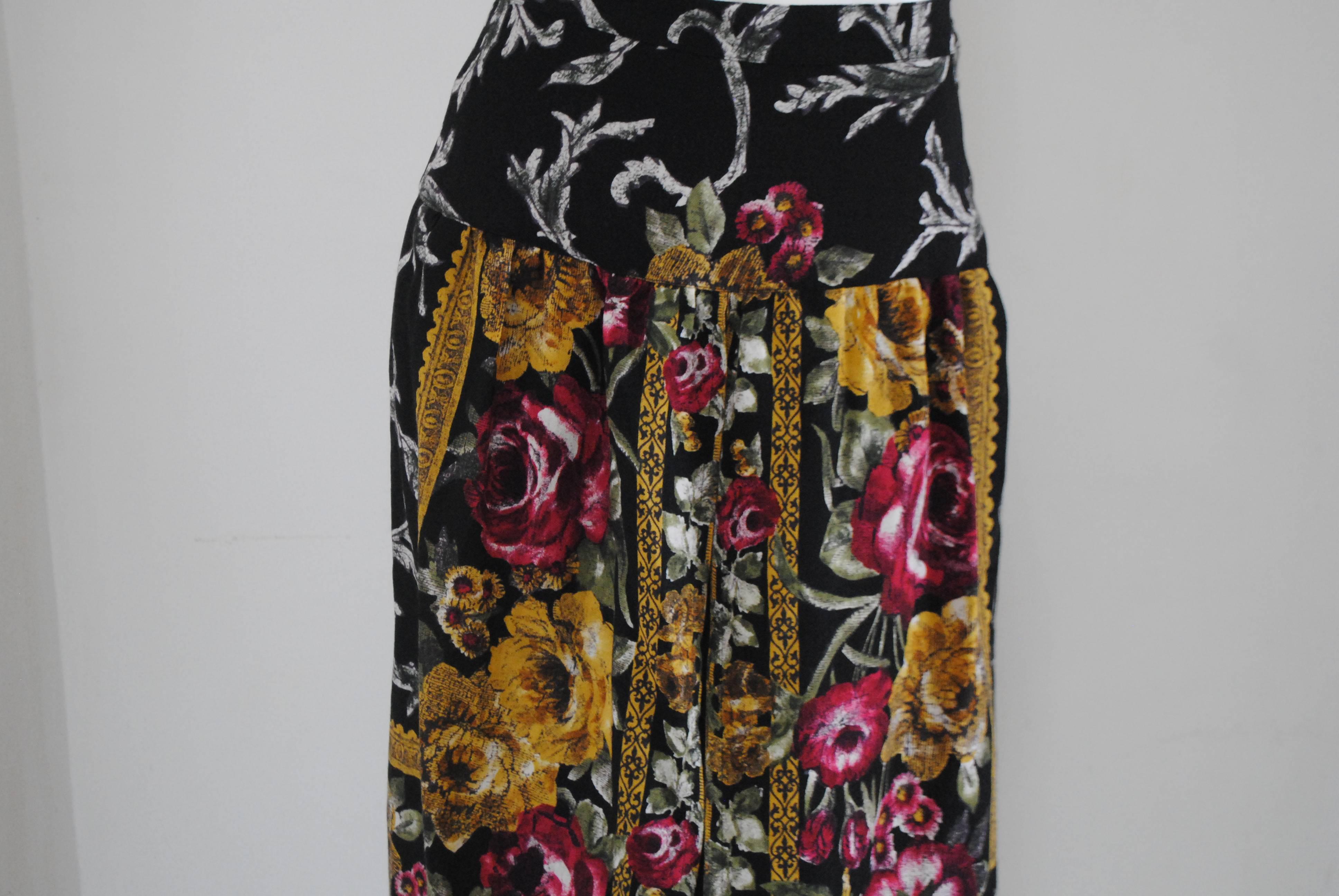 1980s Vintage Wool Flower Skirt For Sale 5