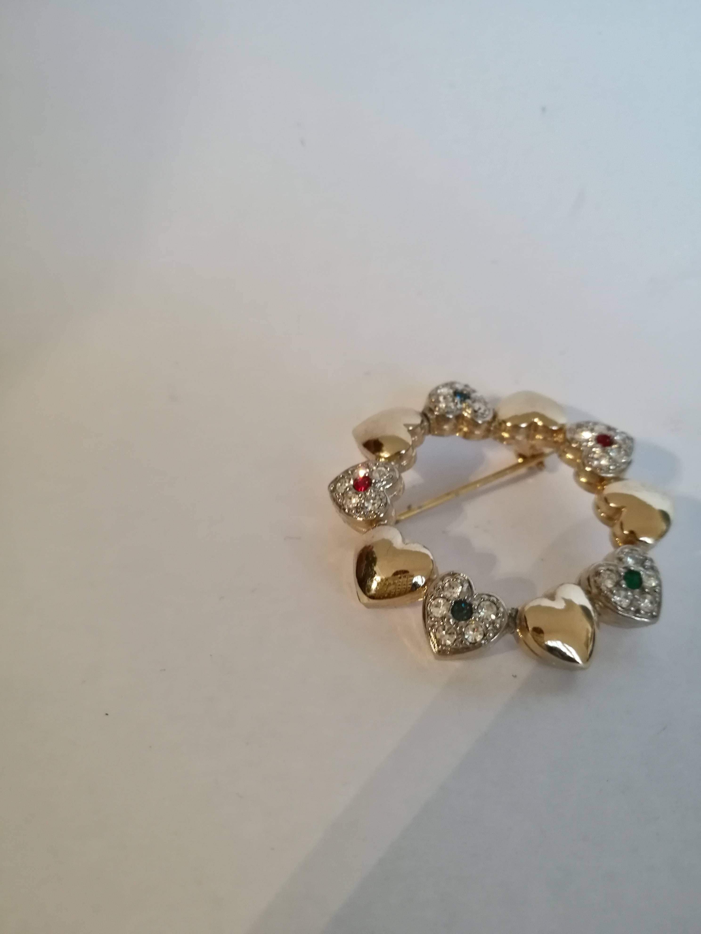 1980s Gold tone Hearts with Red Green Crystal Swarovski Brooch In Excellent Condition For Sale In Capri, IT