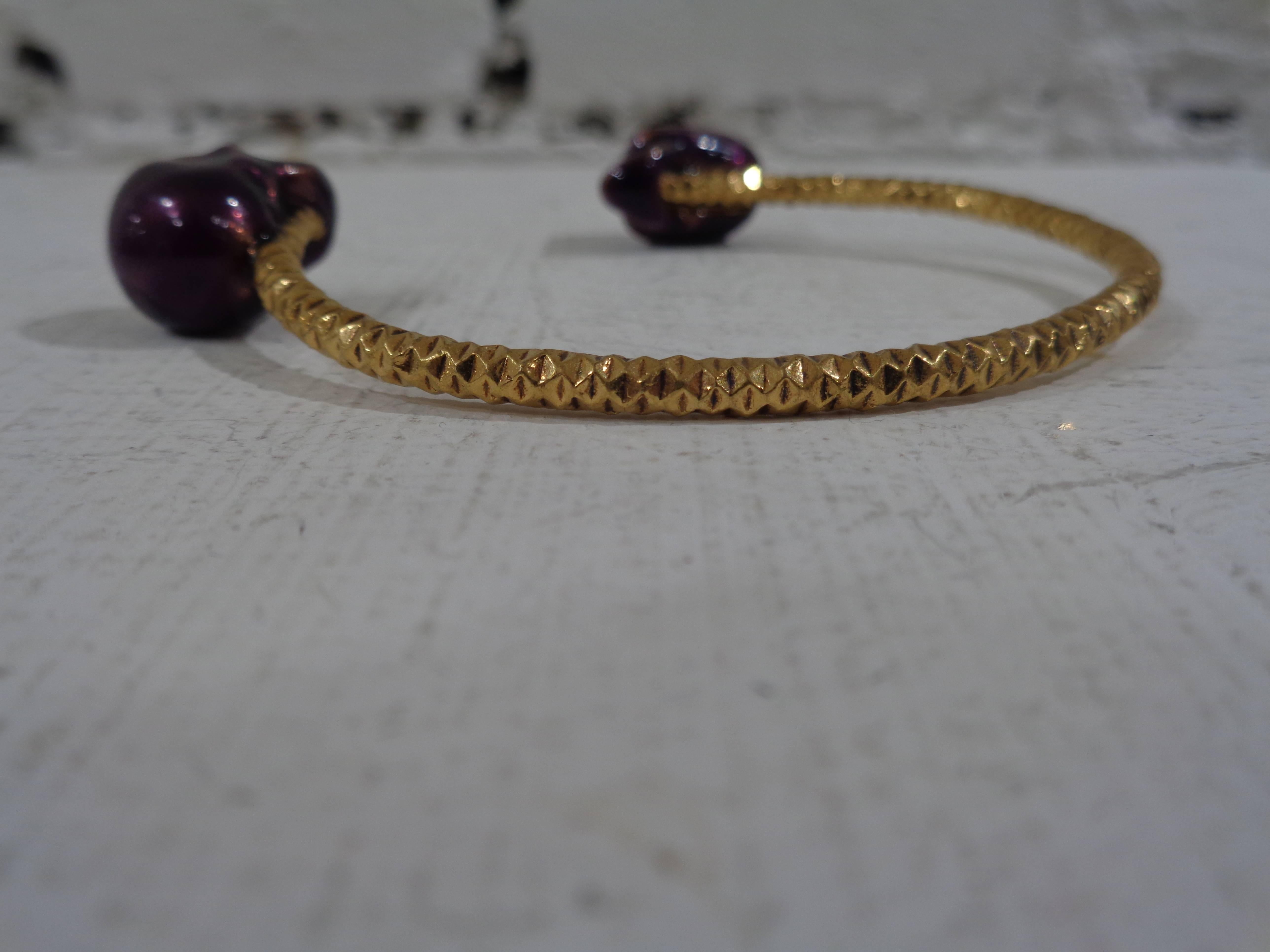 Alexander McQueen gold tone purple skull bracelet In Excellent Condition In Capri, IT