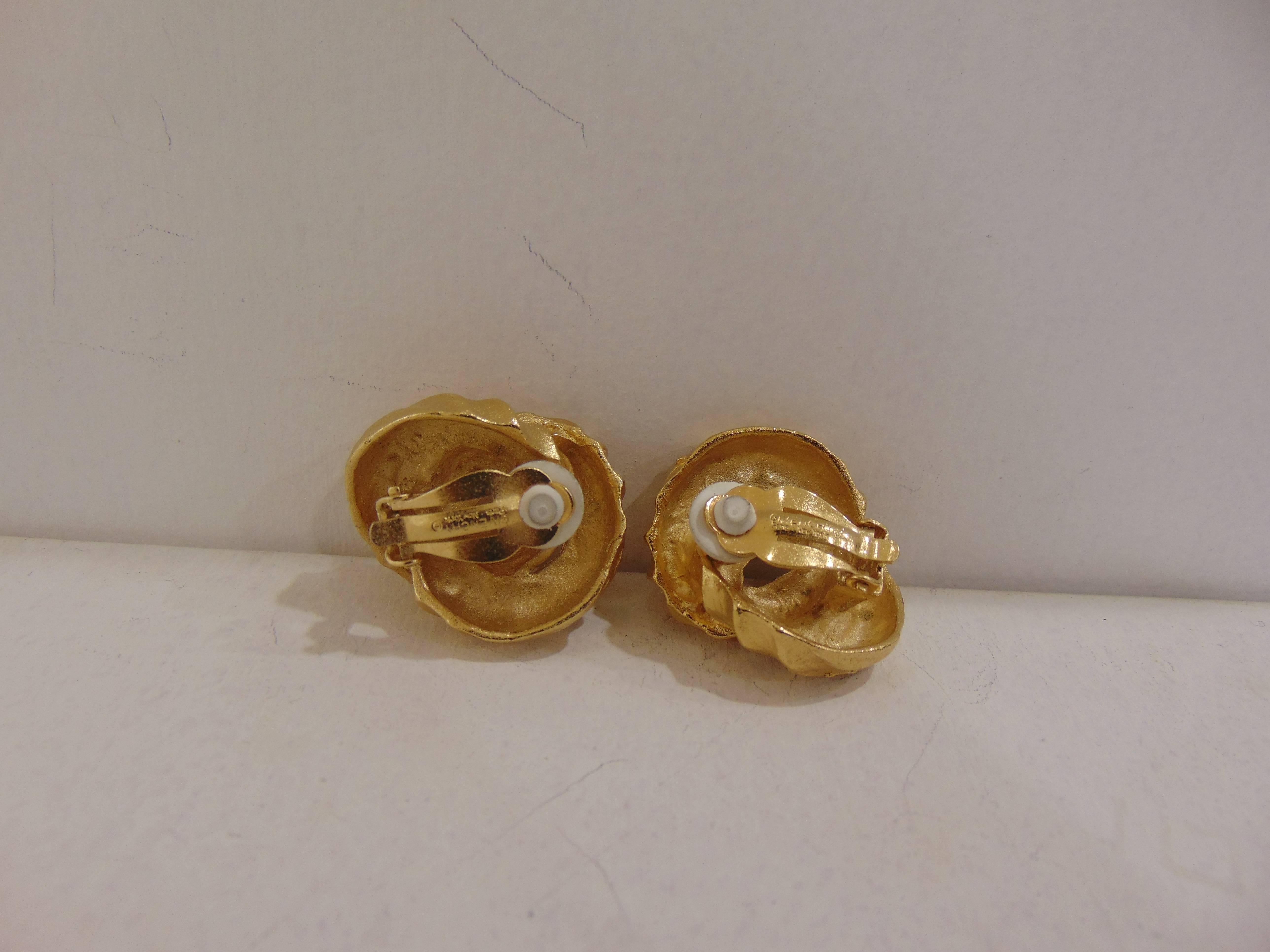 1980s Givenchy gold tone faux pearls pin