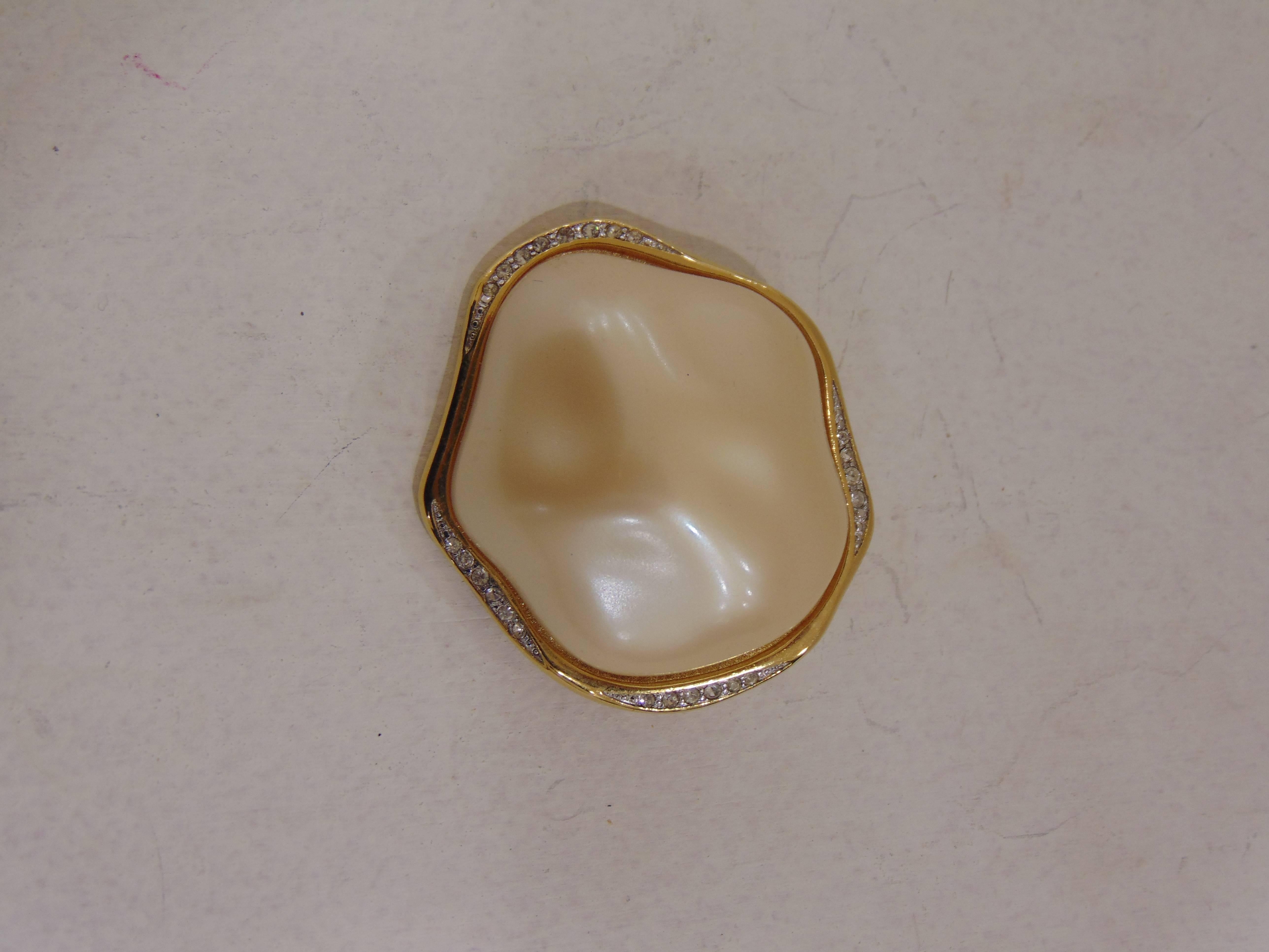 Women's or Men's 1980s Givenchy gold tone faux pearls pin For Sale