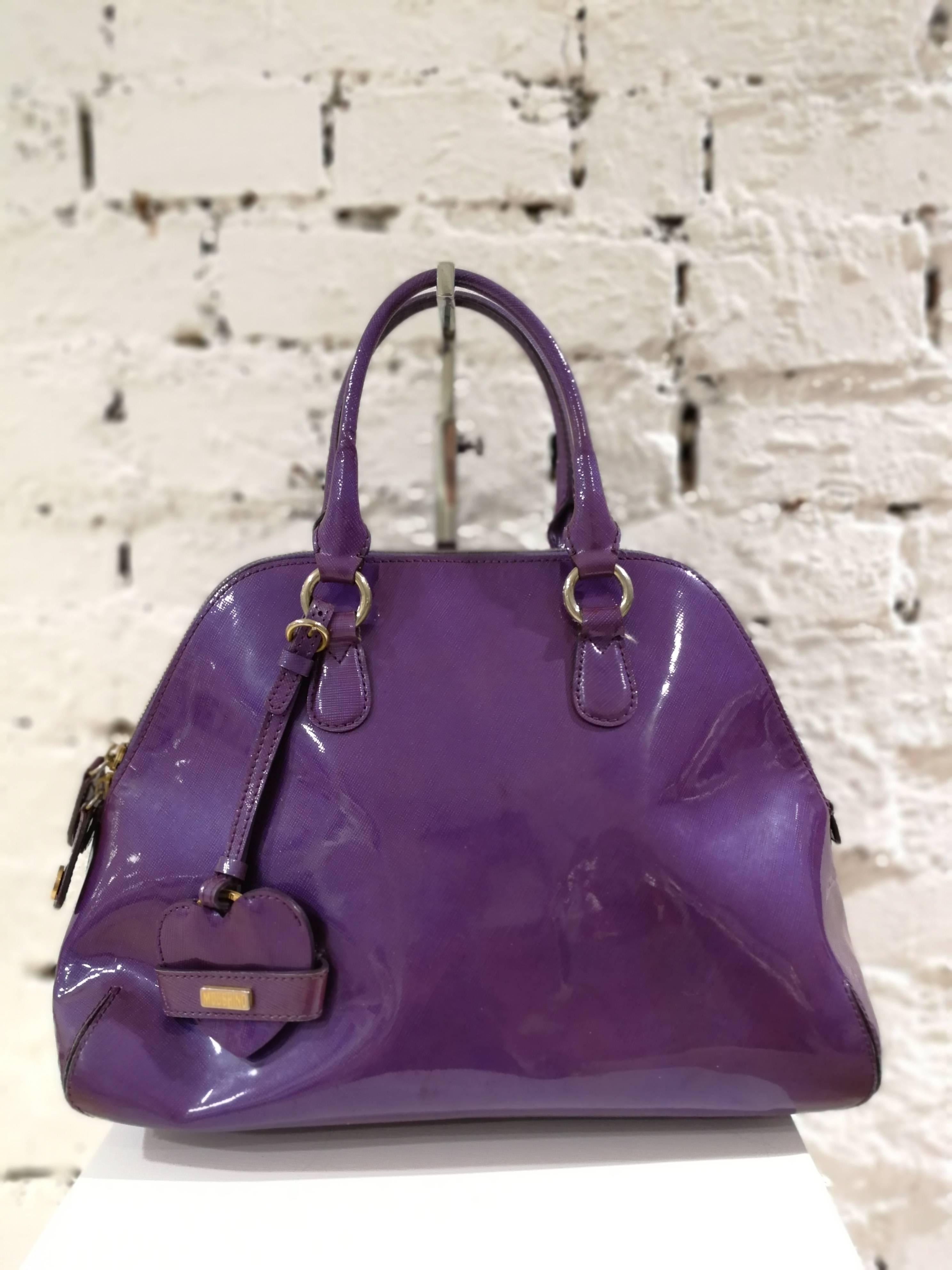 Moschino purple patent leather Bag In Good Condition In Capri, IT