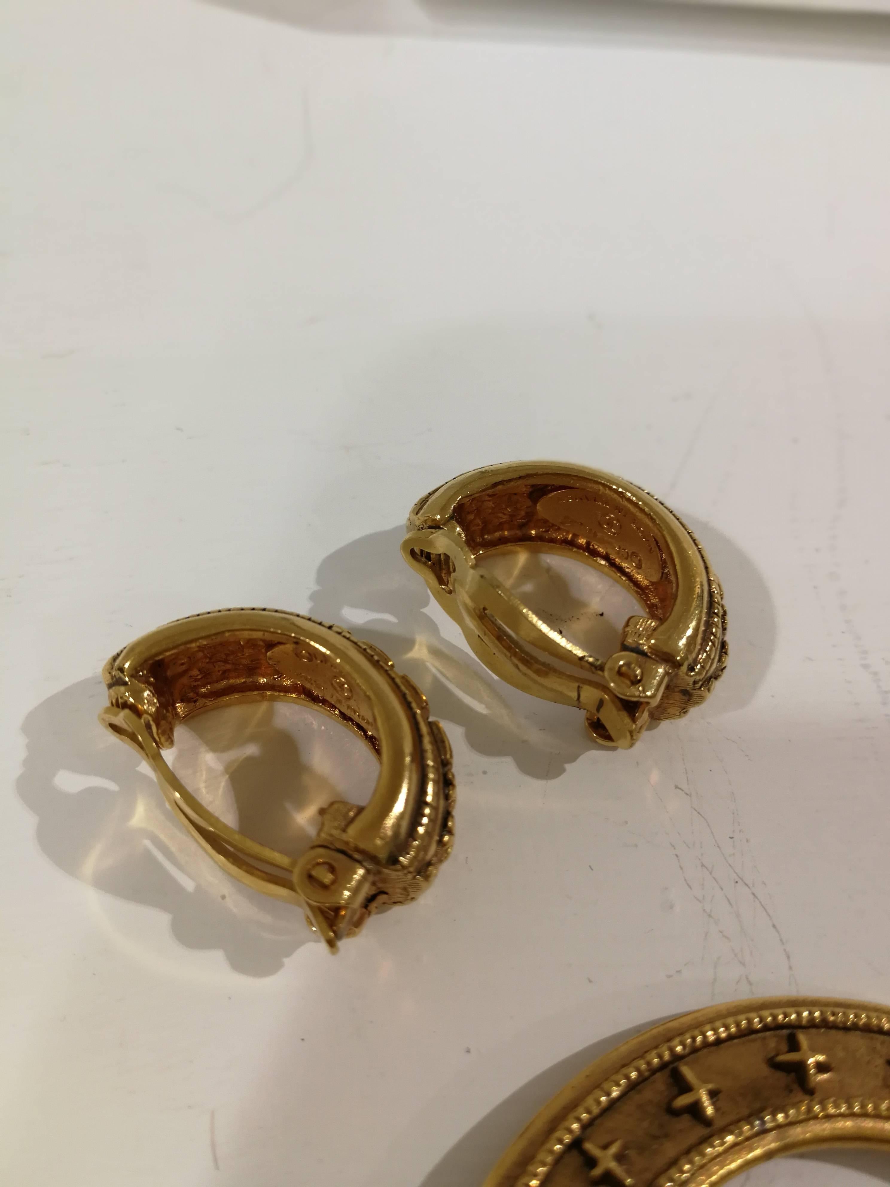 Chanel gold tone clip-on earrings 8