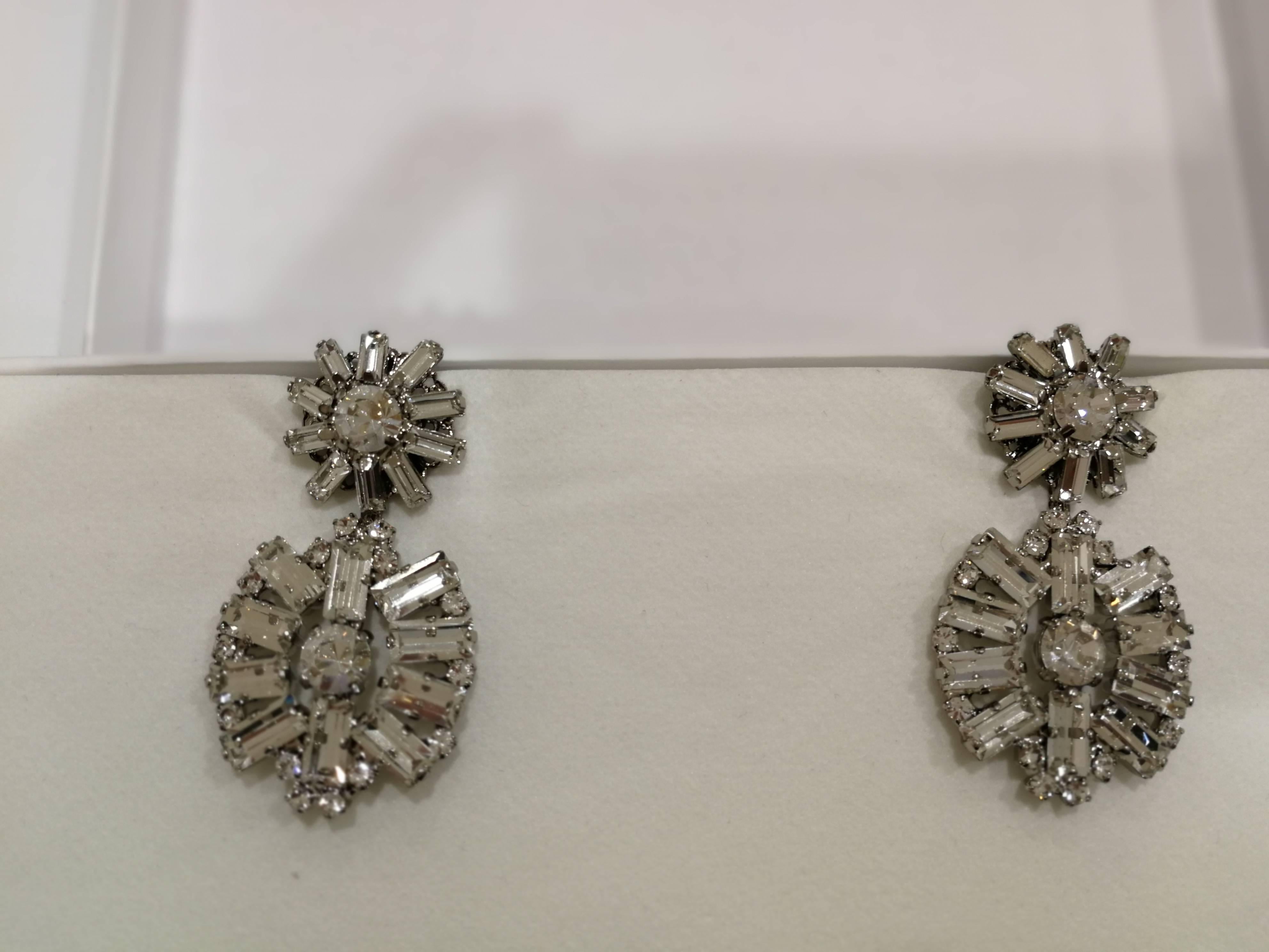 Lisa C. Crystal Swarovski pendant earrings

Totally made in italy

measurements: 
total lenght 6 cm
2.5 cm up to 3 cm widht 