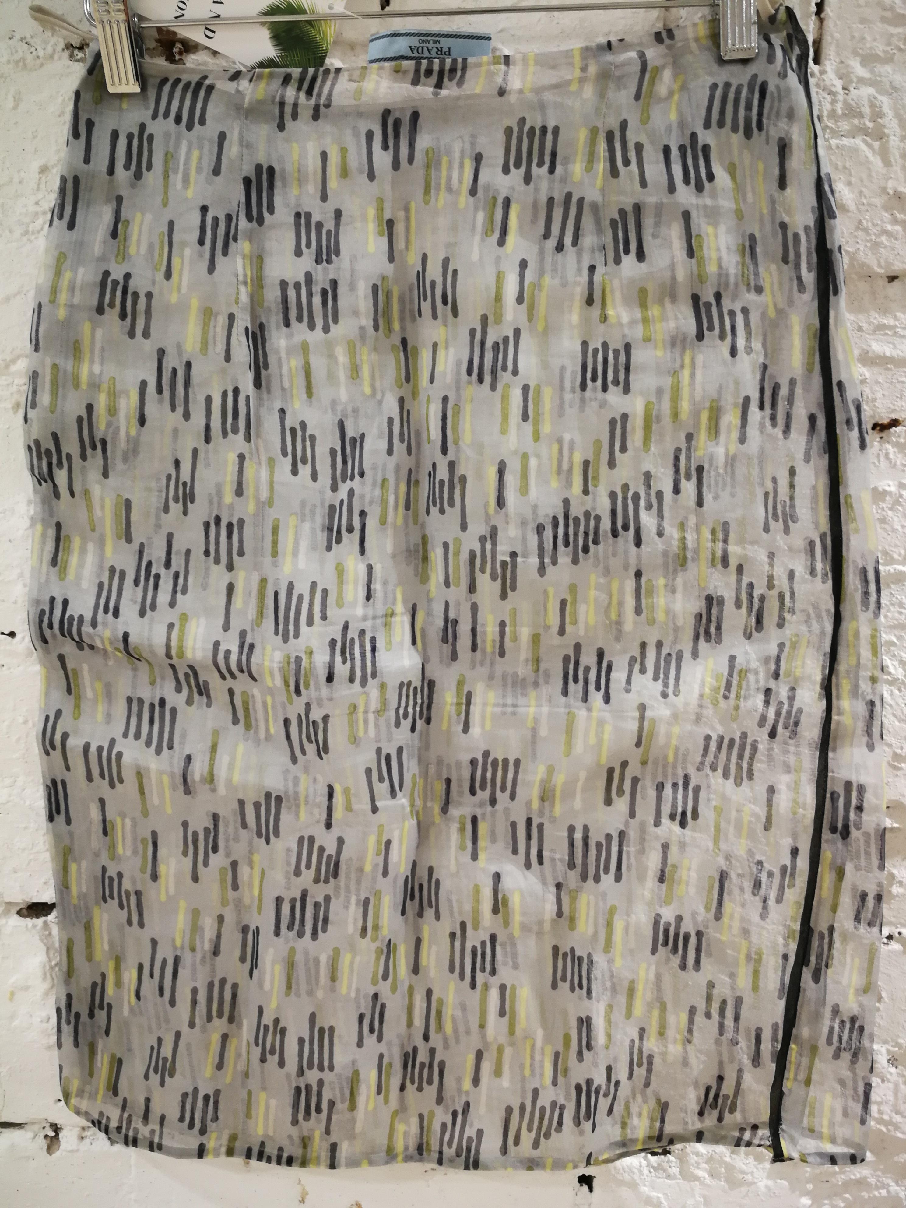 Prada See through Skirt

totally made in italy

WaisT: 70 cm 
lenght 58 cm