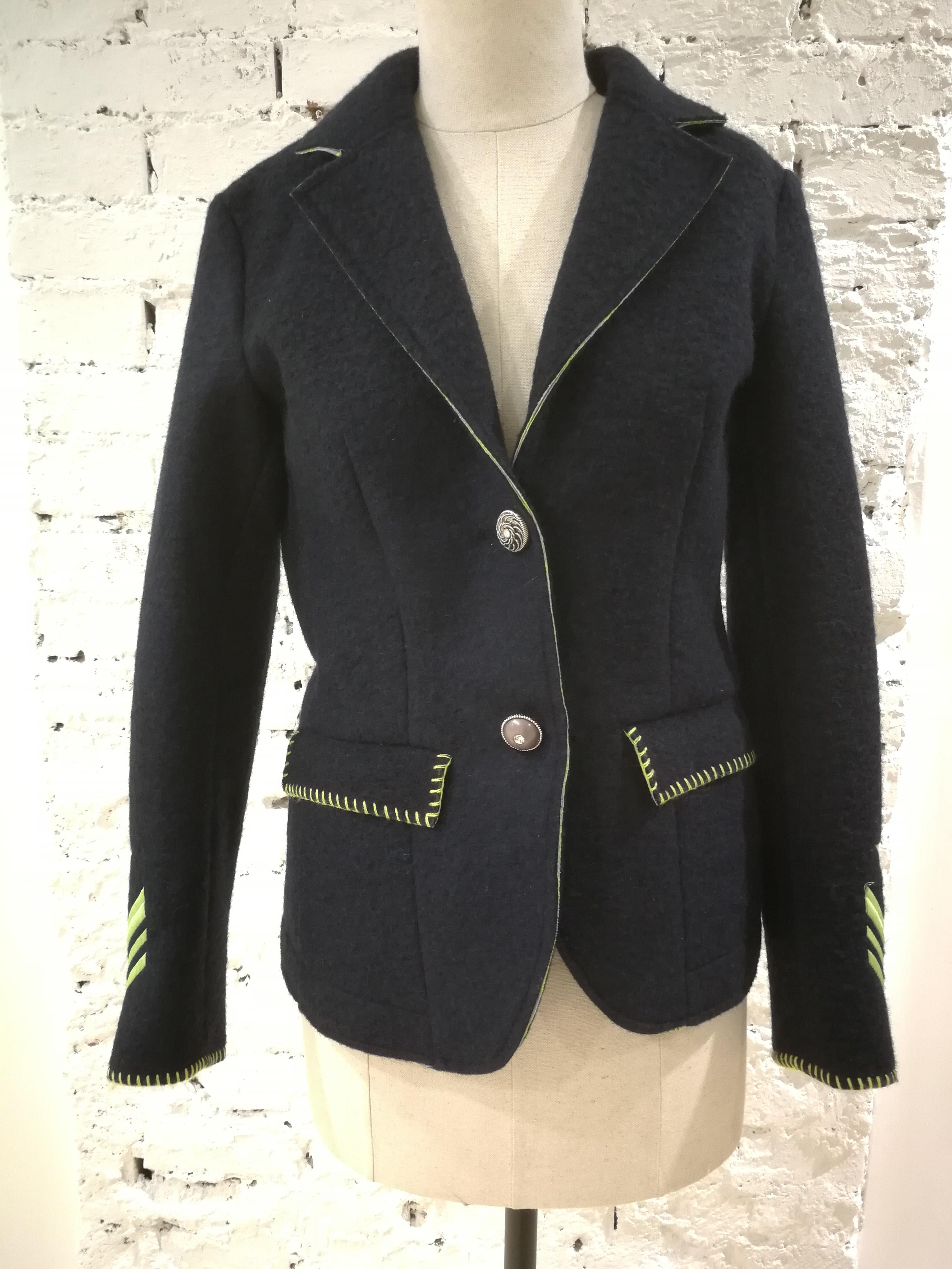De'Hart Blue Wool Jacket

Blue wool jacket with fluo green patterns on both hems
Totally made in italy in size 44