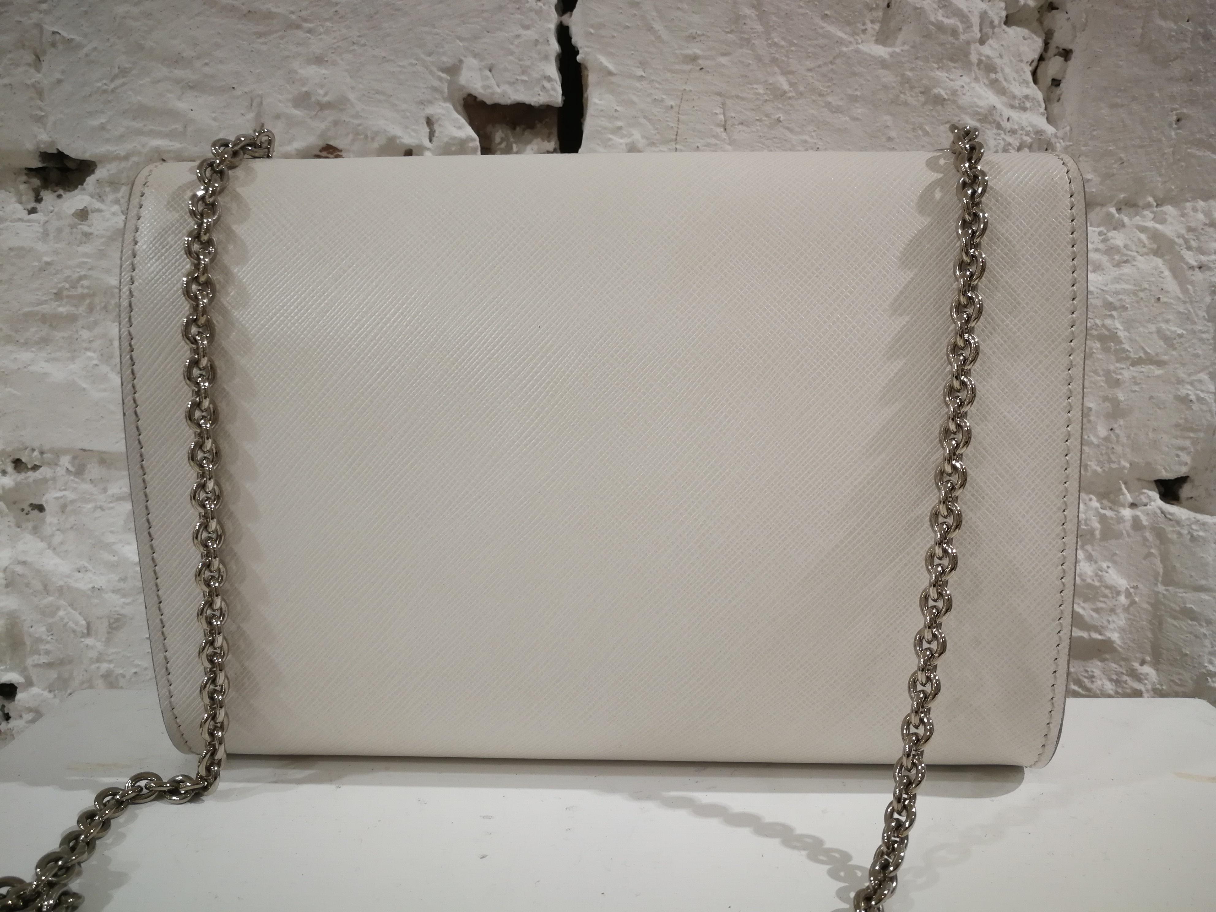 Salvatore Ferragamo White Leather Shoulder Bag NWOT In New Condition In Capri, IT