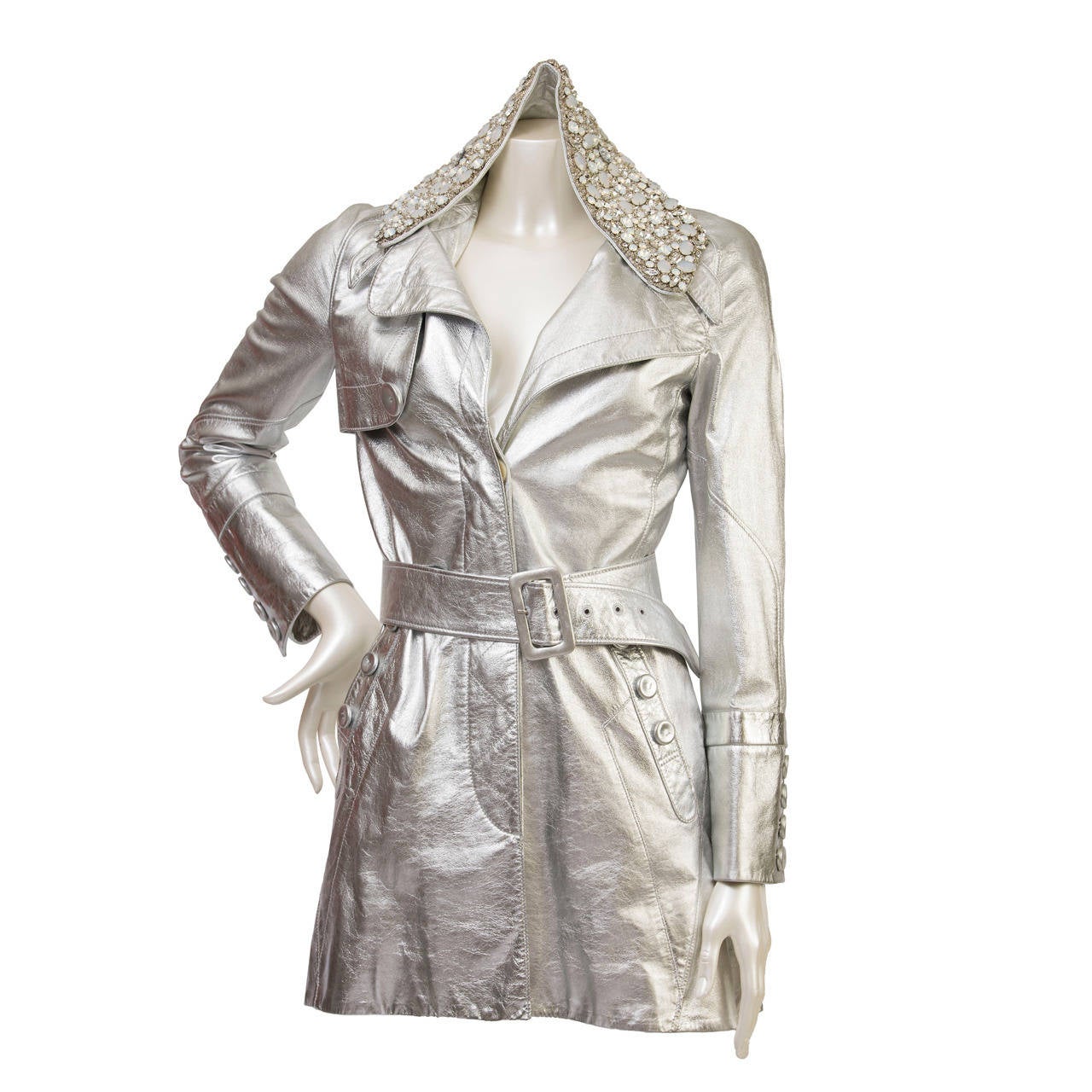 John Galliano anni '90: giacca metallizzata color argento con Swarovski.