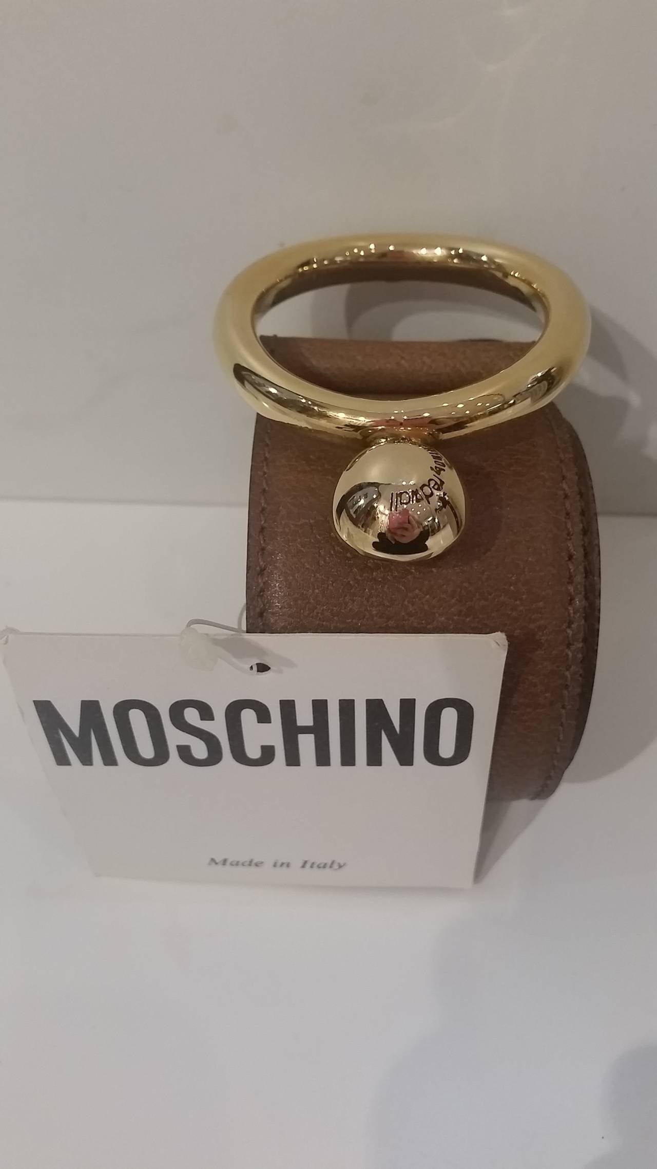 1970s Moschino brown leather belt 
Italian size range 44
