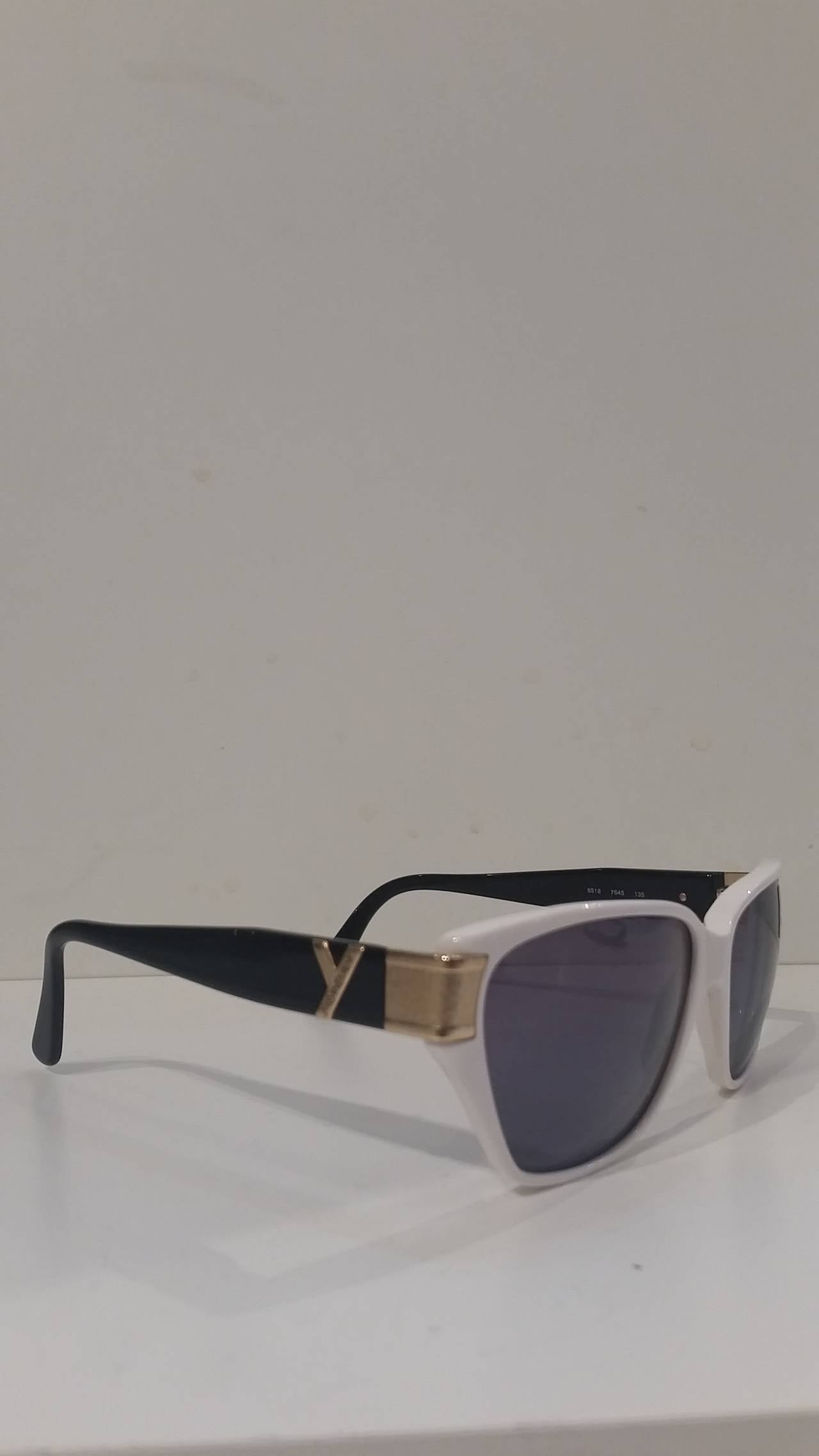 1970s Yves Saint Laurent White & Black sunglasses In New Condition In Capri, IT