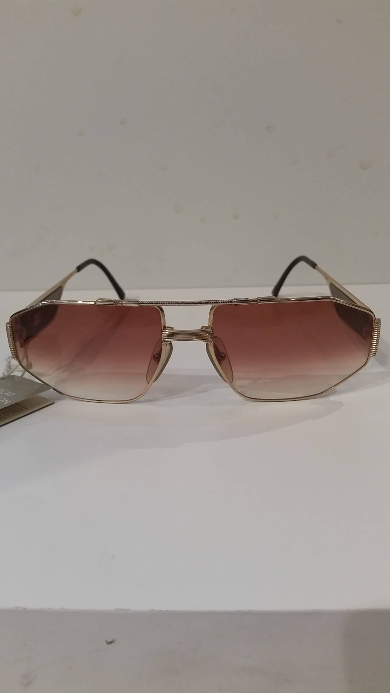 1980s Christian Dior sunglasses Monsieur. This sunglasses model, is an exclusive creation and is a quality product.