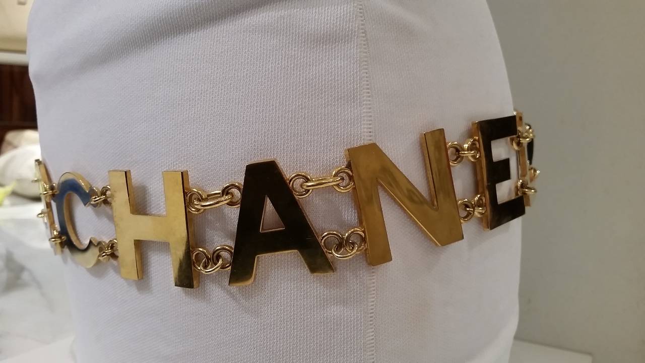 1980S Chanel Rare Coco black and gold belt In Excellent Condition In Capri, IT